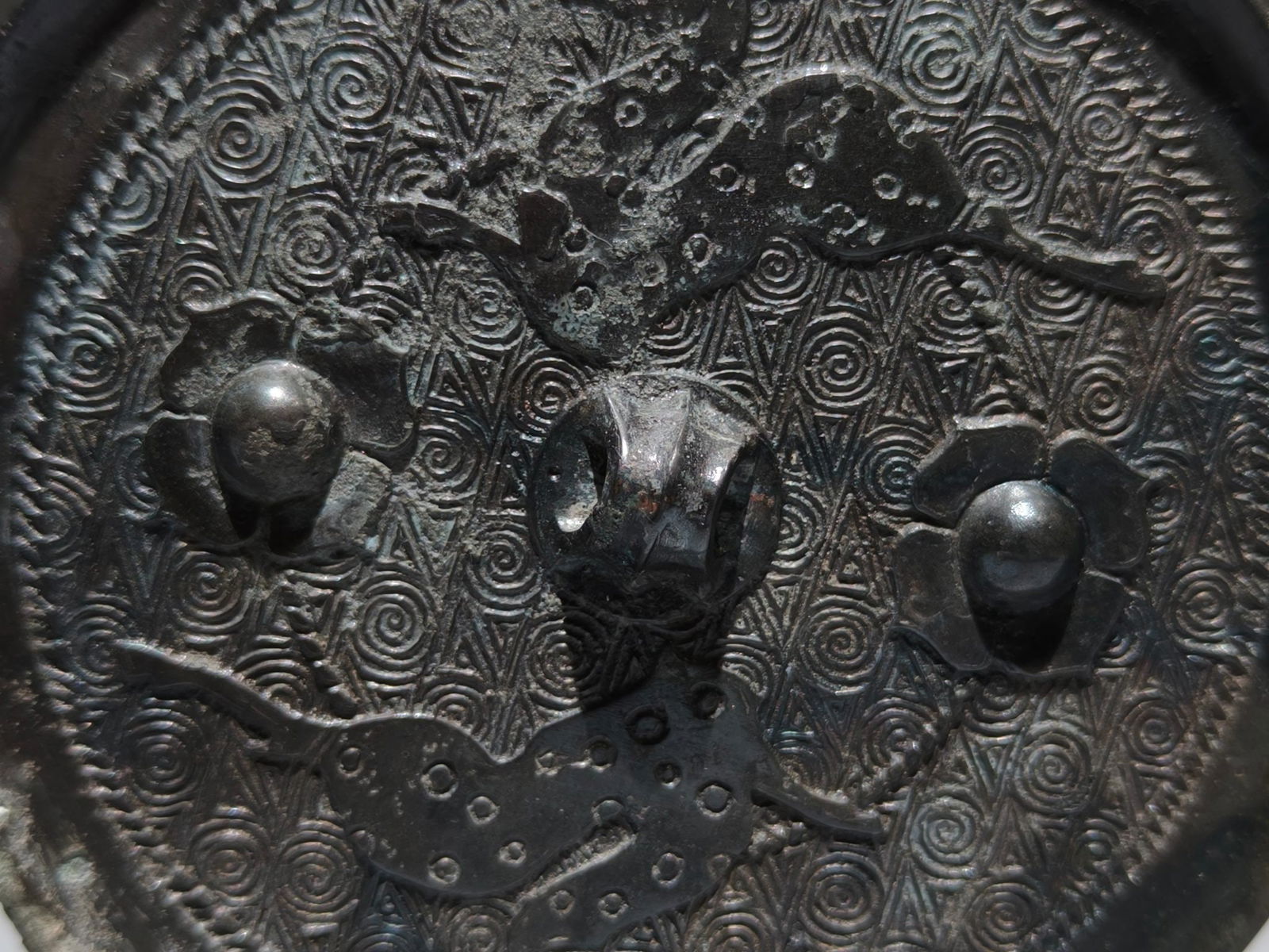 An Archaic Bronze Deer Pattern Round Mirror - 3
