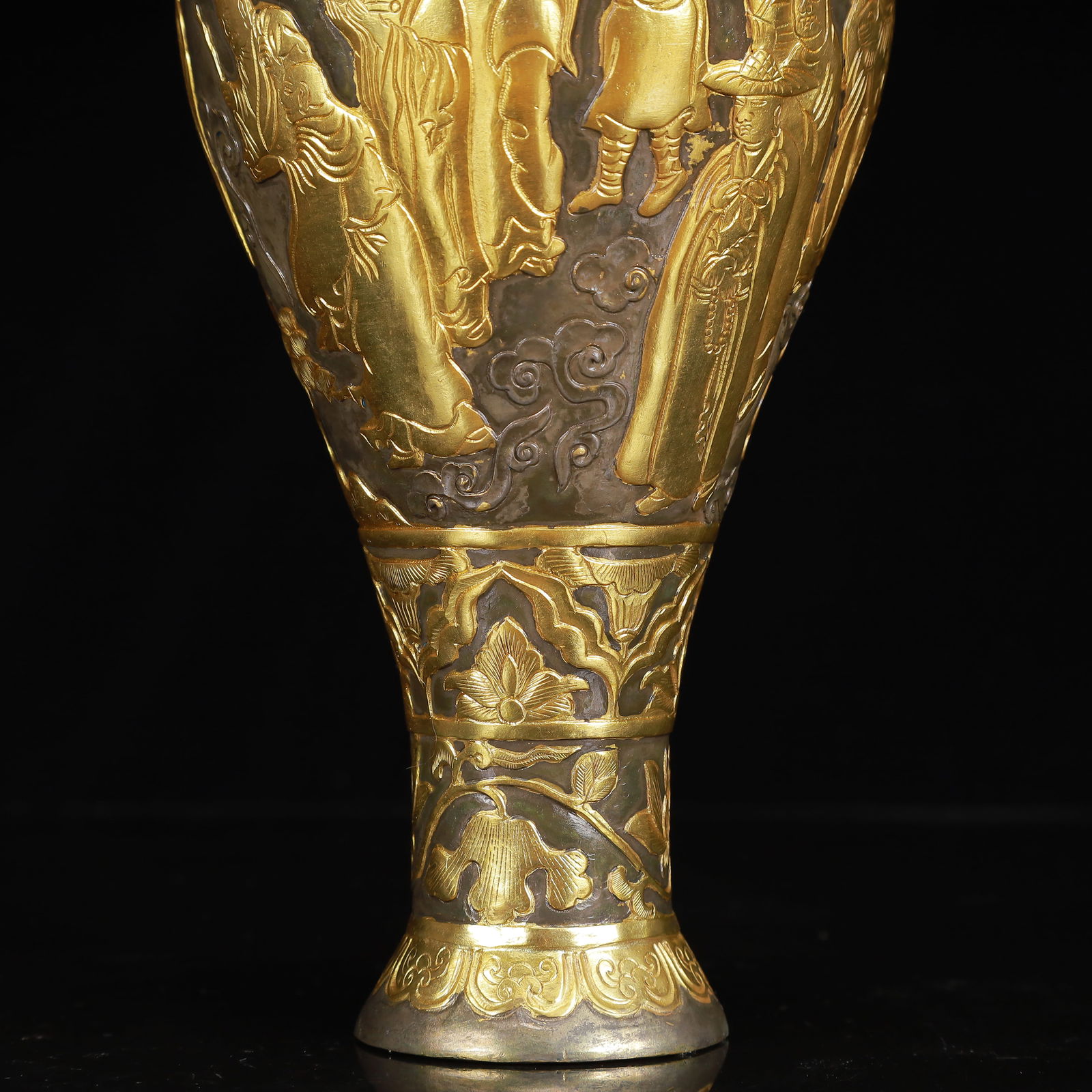 An Exquisite Gilt Silver Figure Pattern Vase - 3