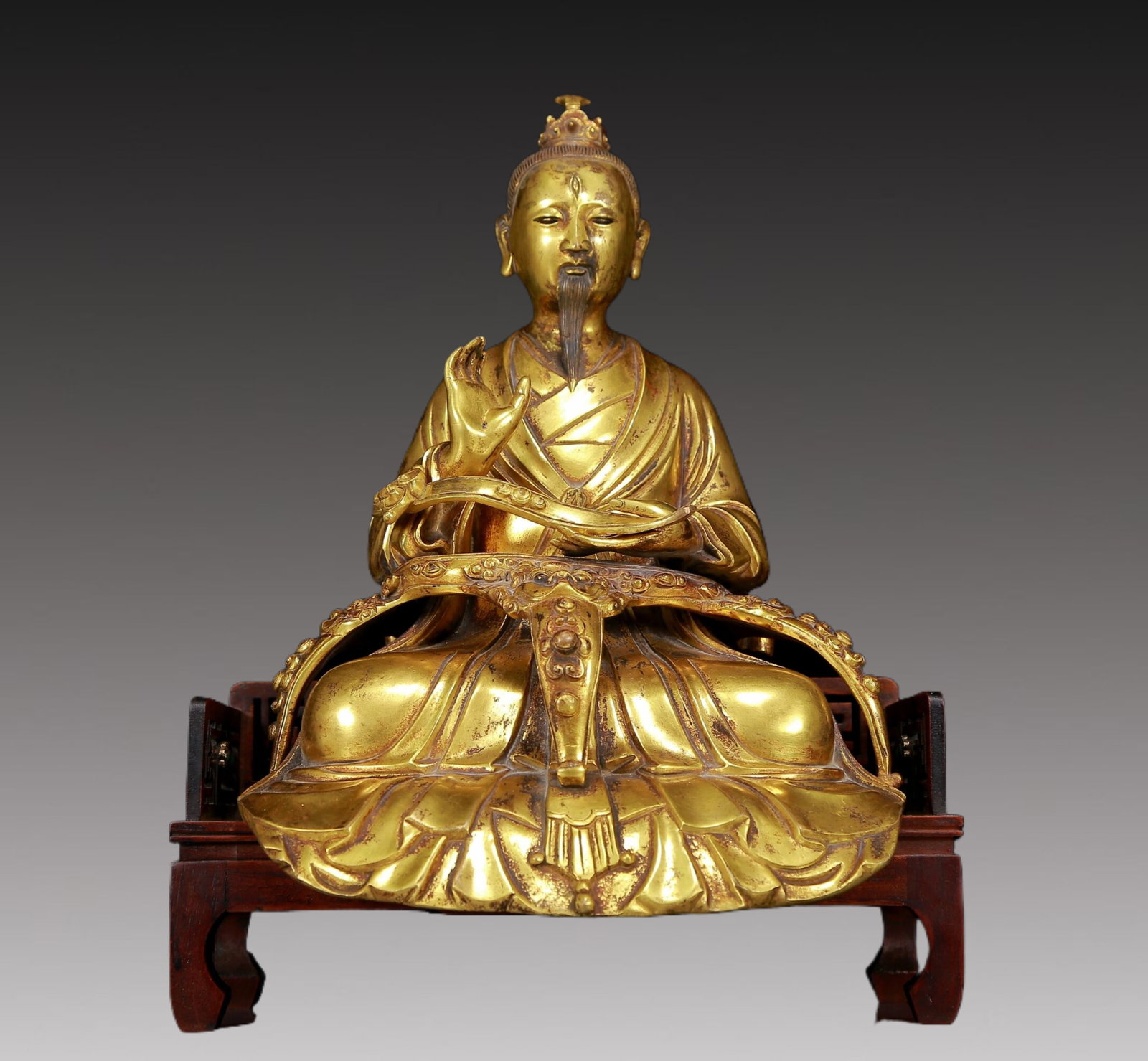 A Rare Gilt Bronze Statue of Guru: A Rare Gilt Bronze Statue of Guru,Ming Dynasty, China,Size:9.4inx6.3inx12.6in,Weight:5145g 铜鎏金上师像，明代