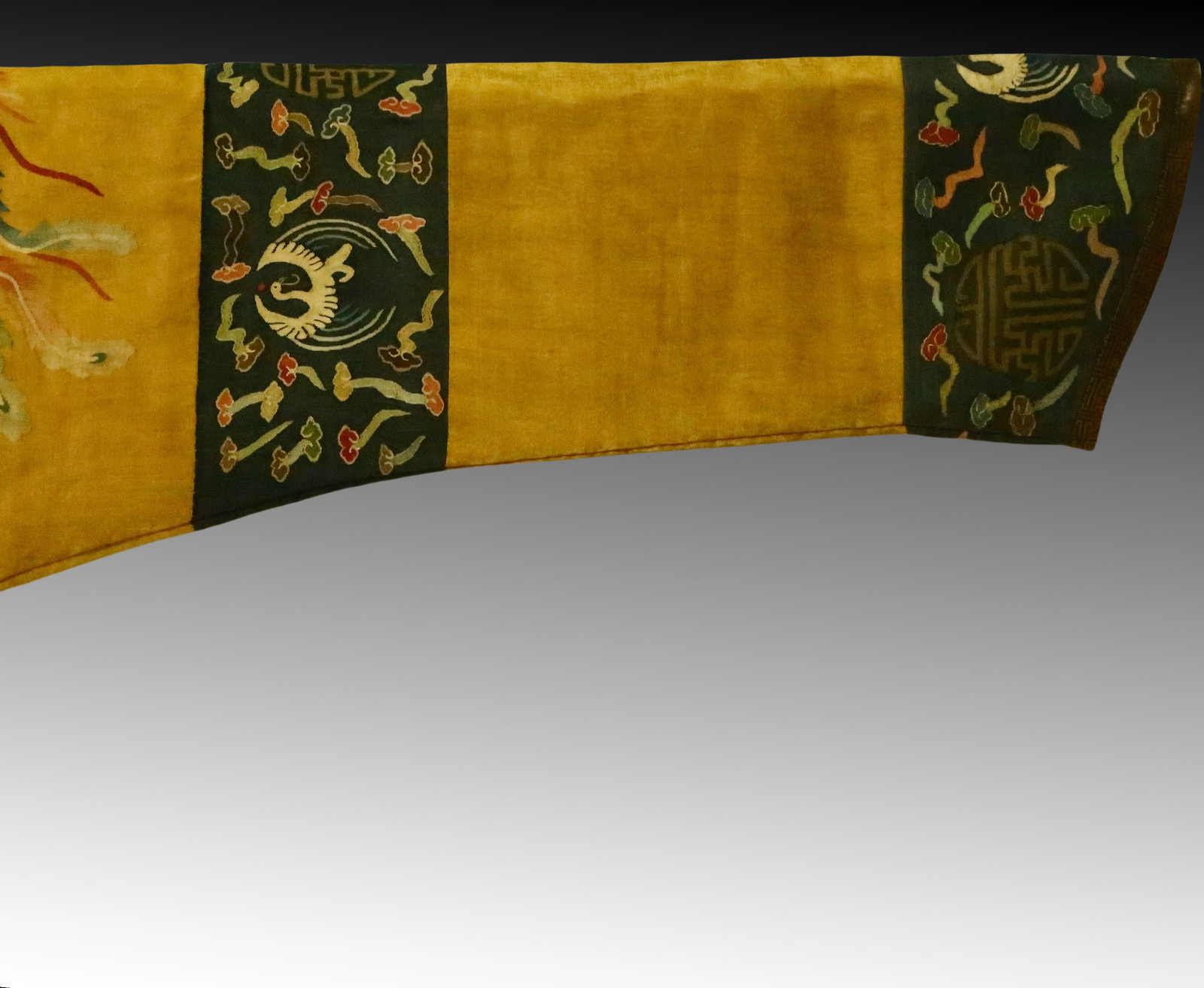 An Exquisite Kesi Phoenix Pattern Robe - 11