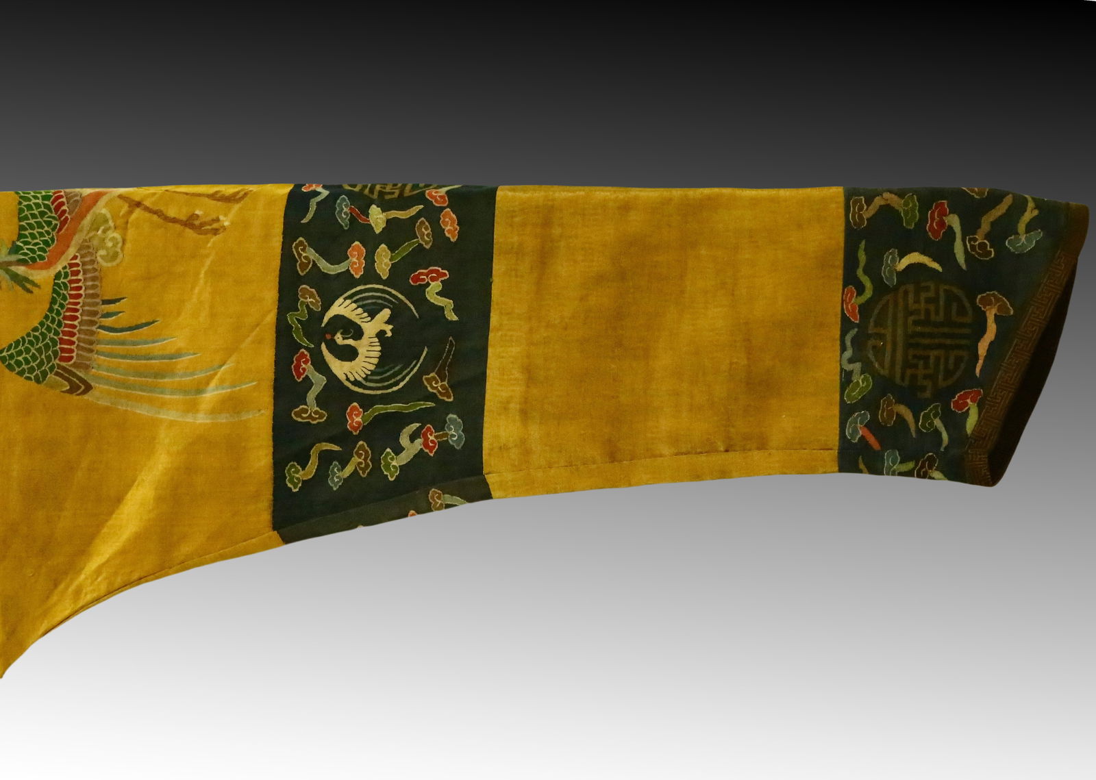 An Exquisite Kesi Phoenix Pattern Robe - 3