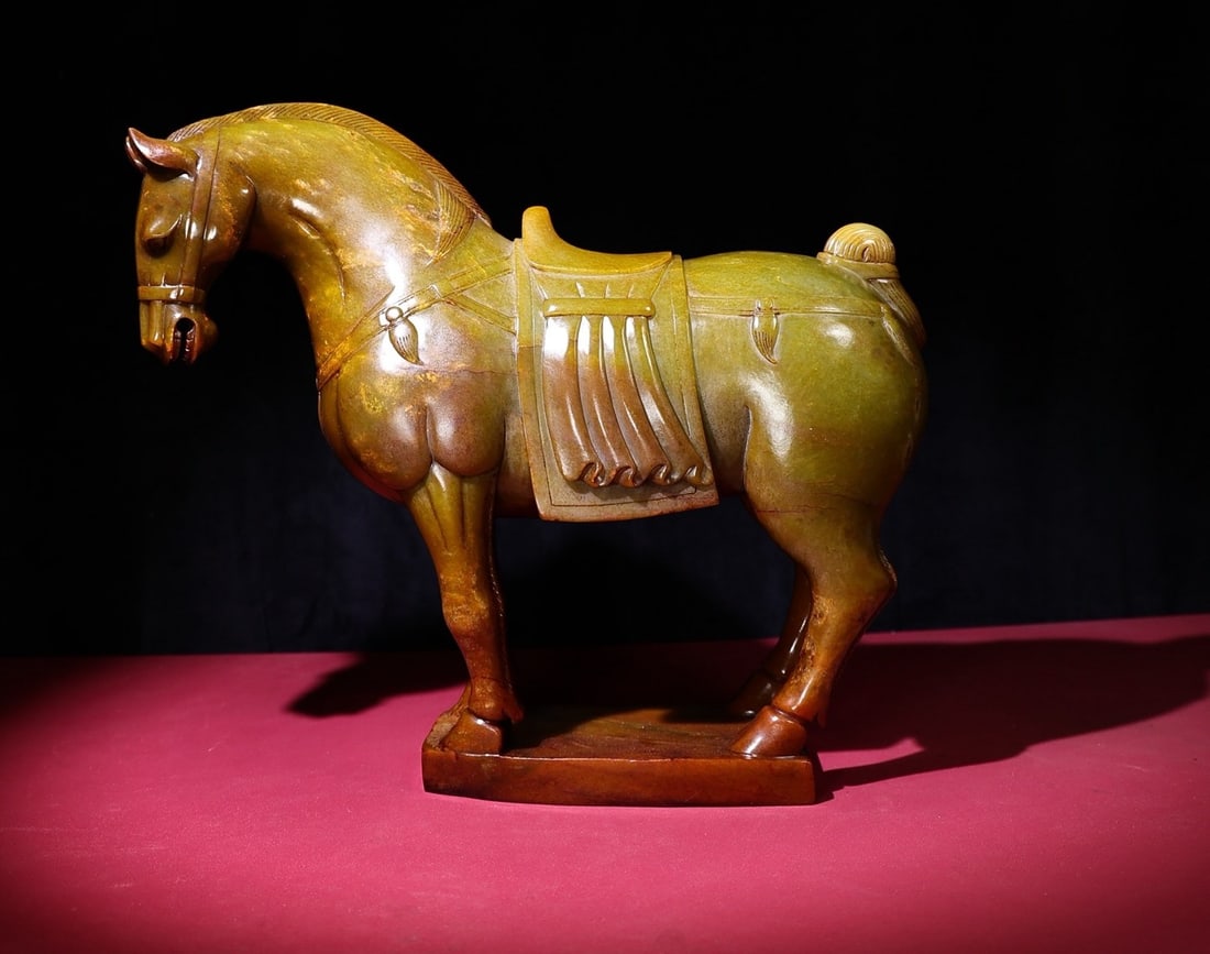 An Exquisite White Jade Horse Ornament: An Exquisite White Jade Horse Ornament,Qing Dynasty,China,Size:15inx13.8inx4.5in 白玉马摆件,中国清代