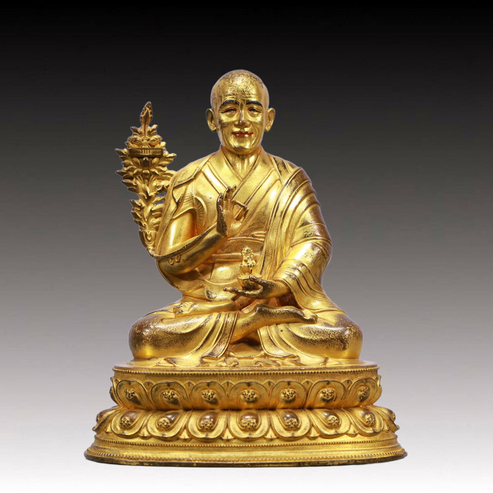 A Solemn Gilt Bronze Statue of Guru: A Solemn Gilt Bronze Statue of Guru,Ming Dynasty, China,Size:4.7inx3.3inx5.9in Weight:950g 铜鎏金上师像,中国明代