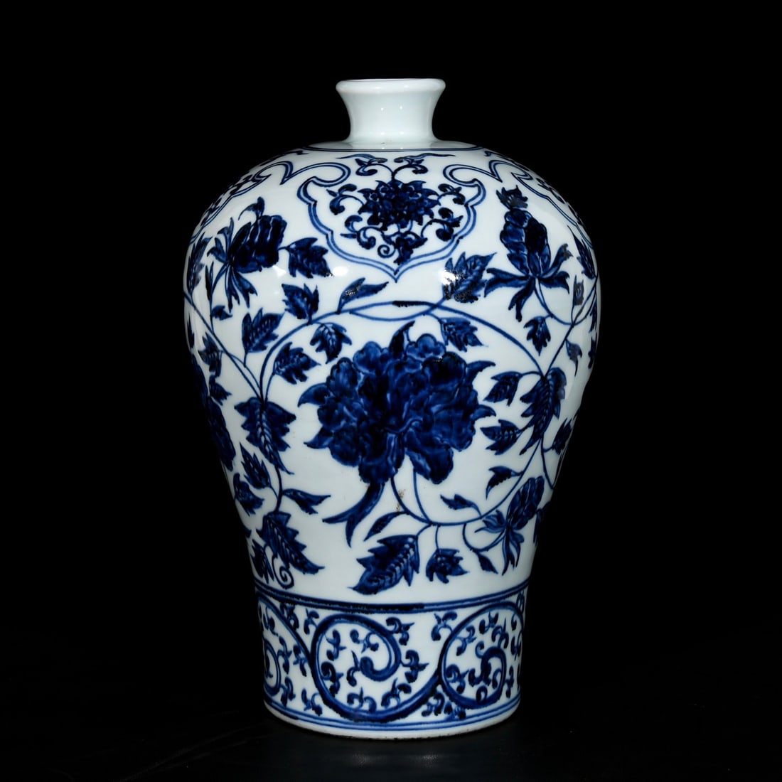 An Exquisite Blue and White Flower Pattern Vase (1 of 9)