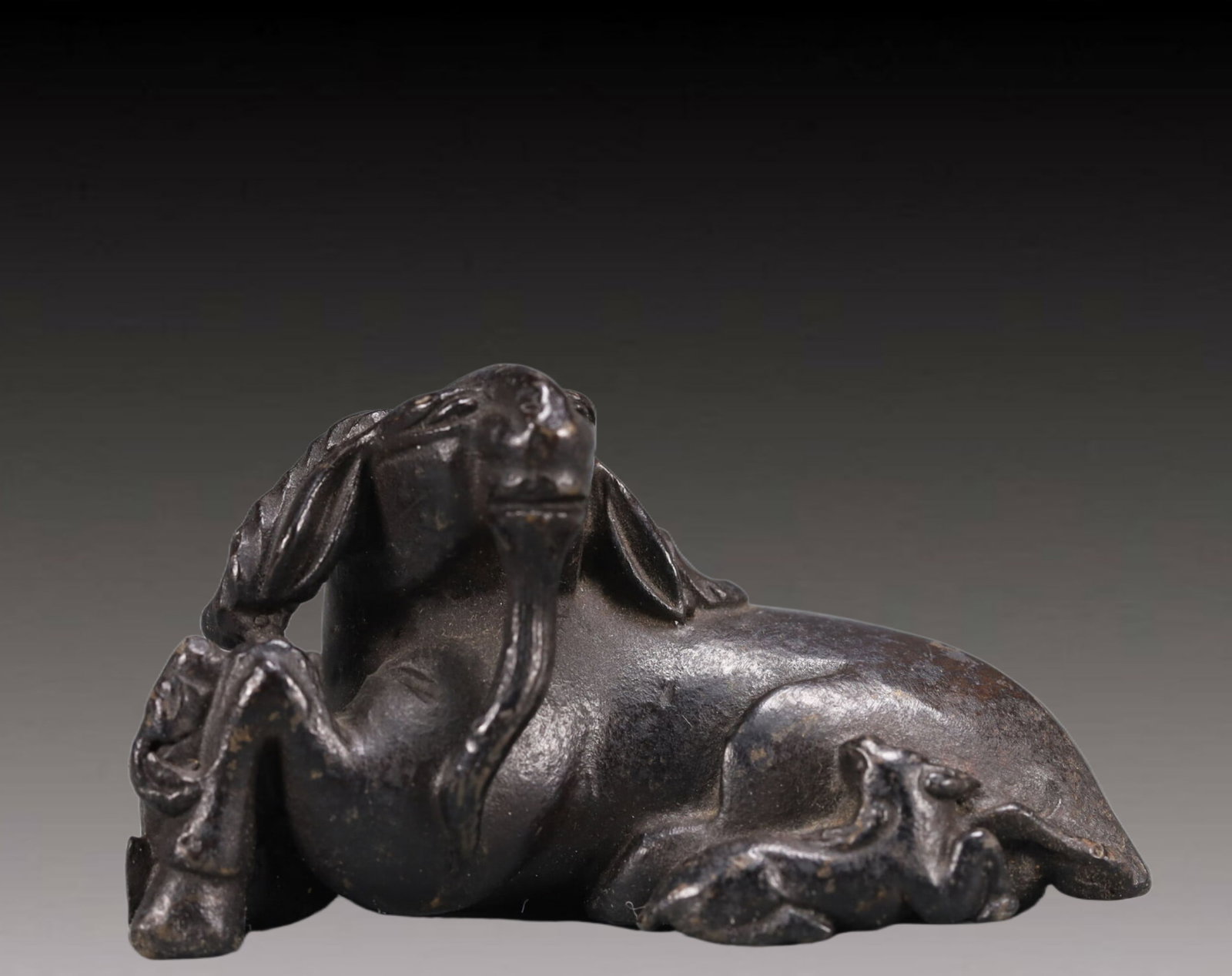 An Exquisite Bronze Auspicious Beast Ornament (1 of 7)