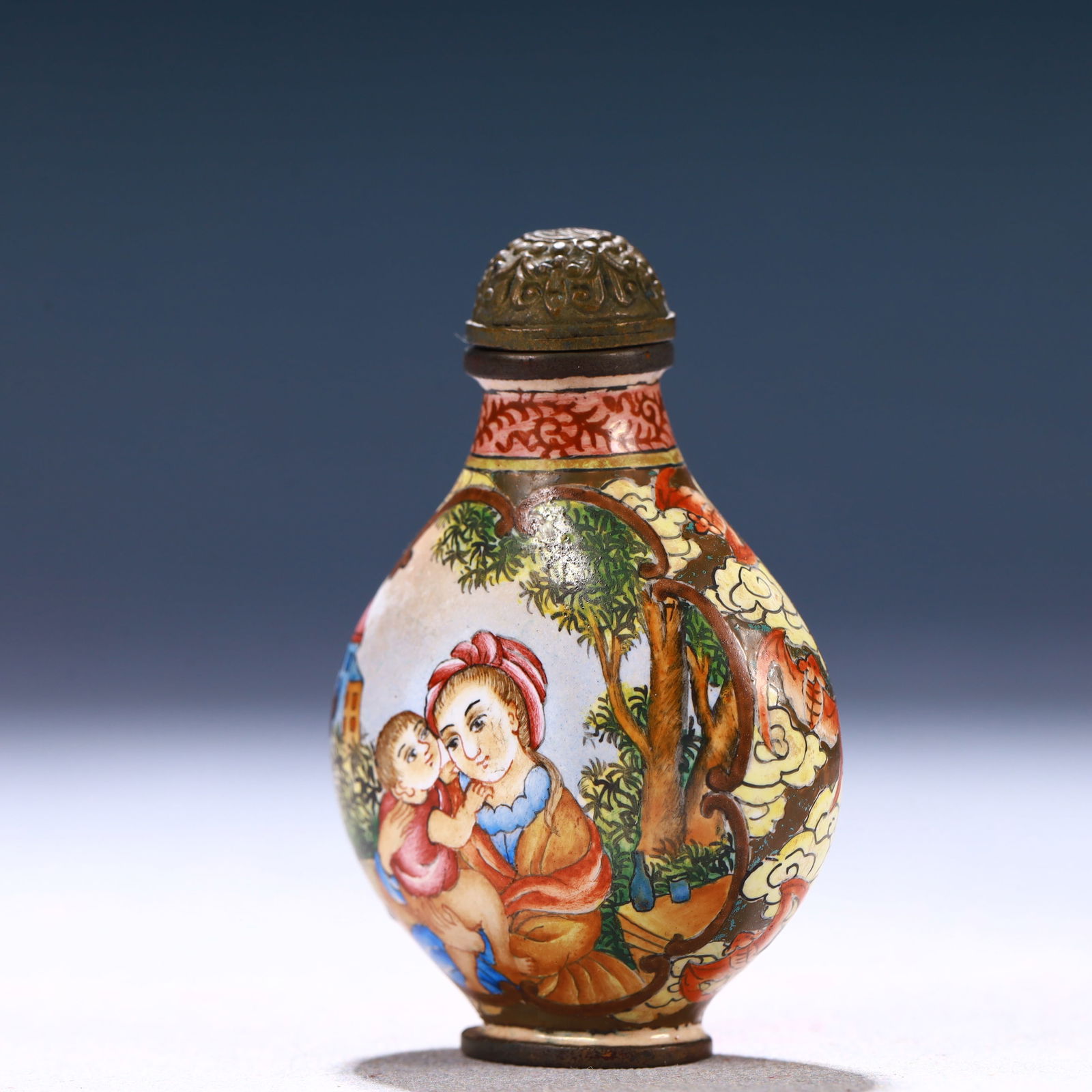 An Exquisite Painted Enamel Figure Pattern Snuff Bottle - 2
