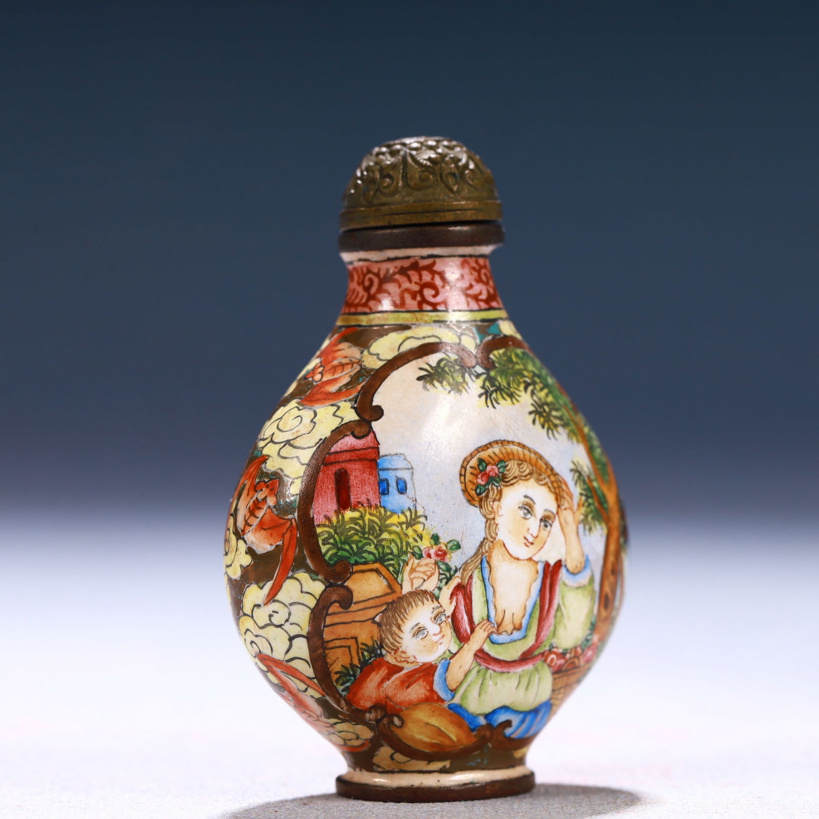 An Exquisite Painted Enamel Figure Pattern Snuff Bottle - 3