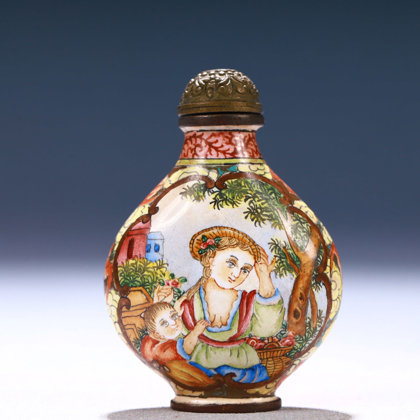 An Exquisite Painted Enamel Figure Pattern Snuff Bottle - 4