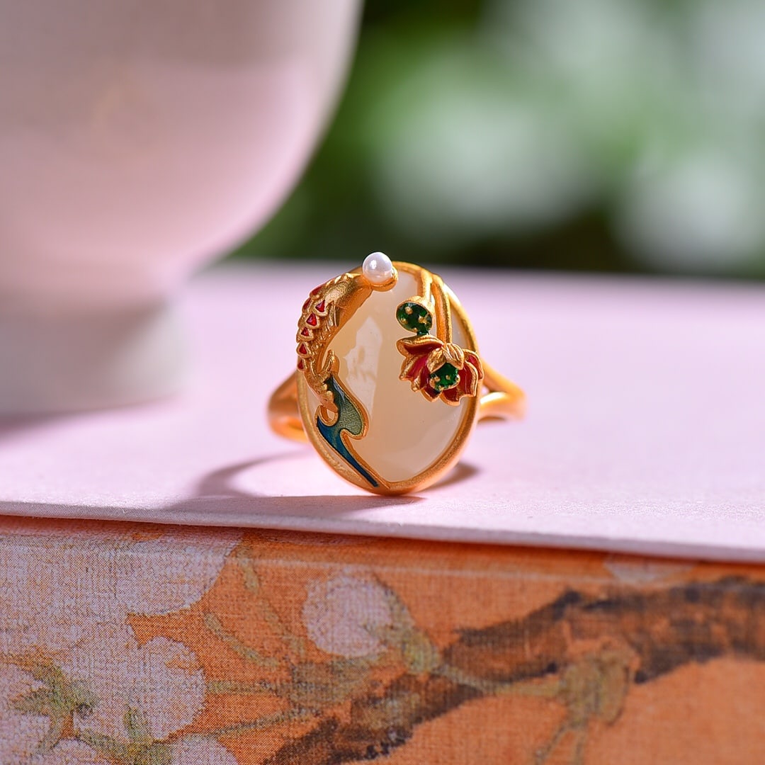 An Exquisite Sterling Silver-Gold Plated Inlaid White Jade Enamel Ring: An Exquisite Sterling Silver-Gold Plated Inlaid White Jade Enamel Ring,Size:12mmx16mm 纯银镀金镶白玉珐琅戒指
