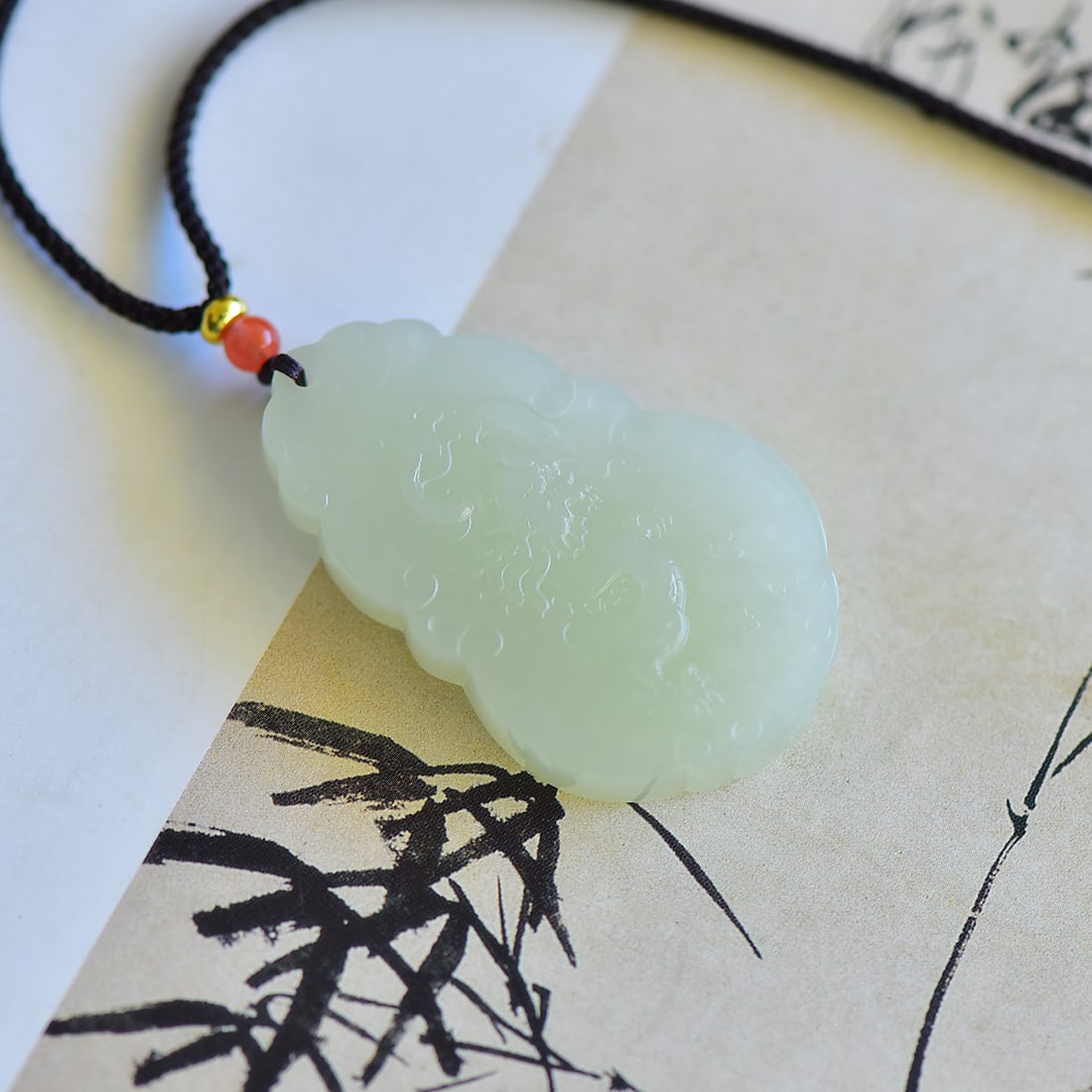 An Exquisite White Jade Dragon Pattern Pendant - 3