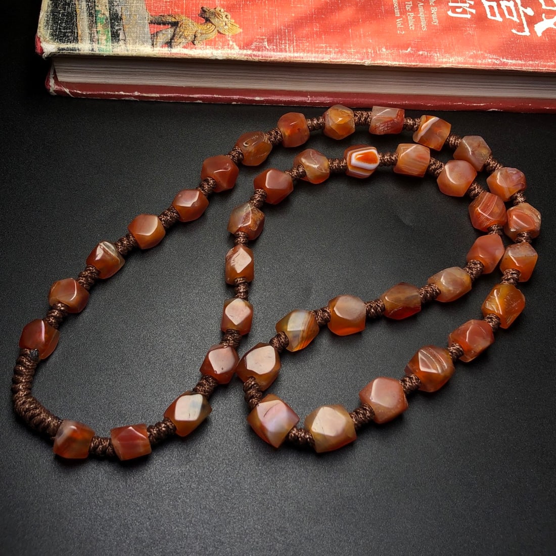 An Exquisite Agate Necklace - 2