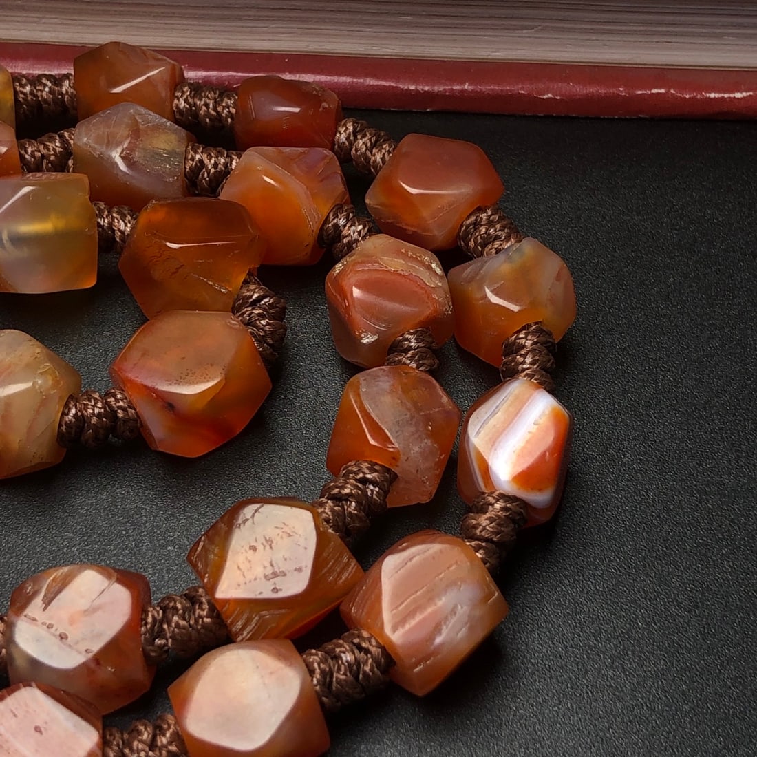 An Exquisite Agate Necklace - 7