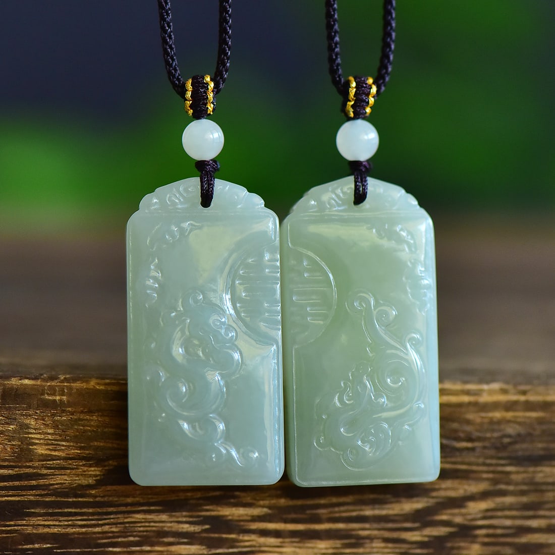 A Pair of Exquisite Greenish Jade Dragon and Phoenix Pattern Pendant: A Pair of Exquisite Greenish Jade Dragon and Phoenix Pattern Pendant,Size:45mmx23mm 寓意:吉祥 龙凤和鸣 凤牌吊坠 一对