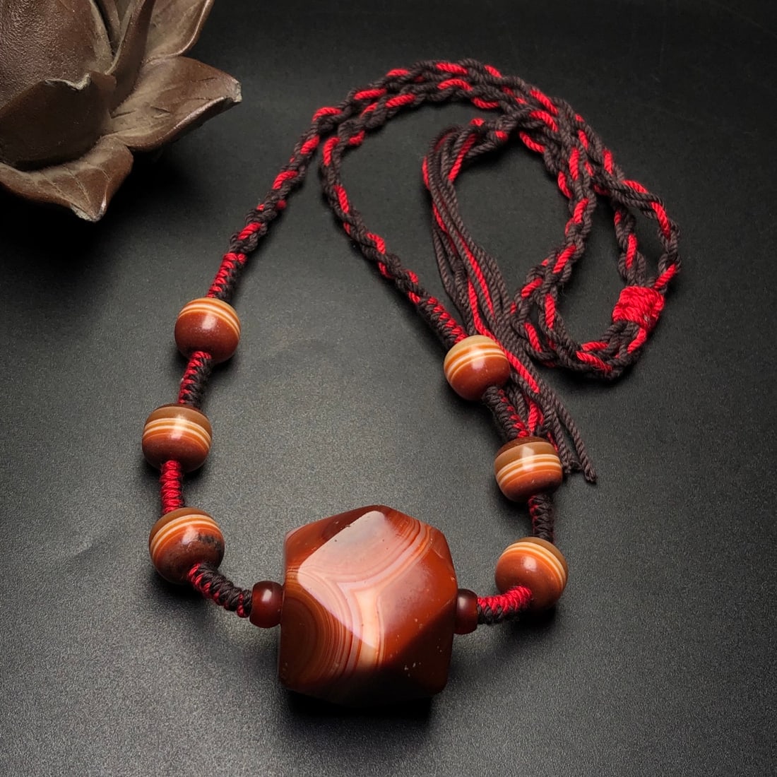An Exquisite Agate Necklace - 2