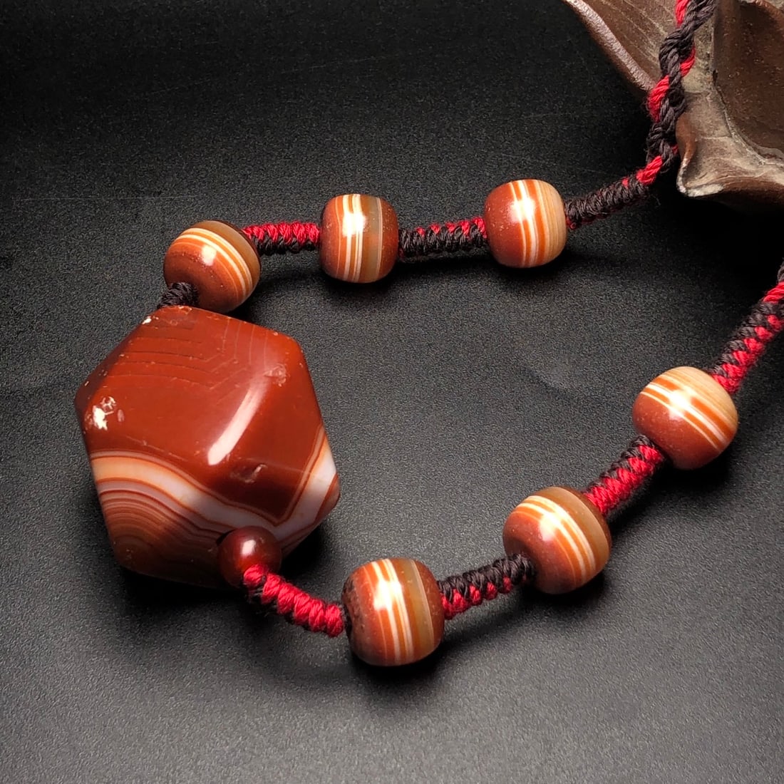 An Exquisite Agate Necklace - 7