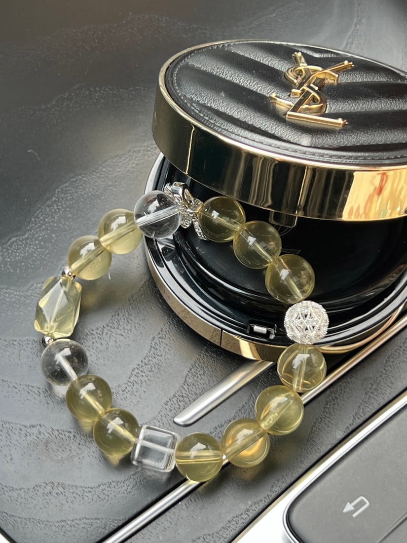 An Exquisite Crystal Bracelets - 2