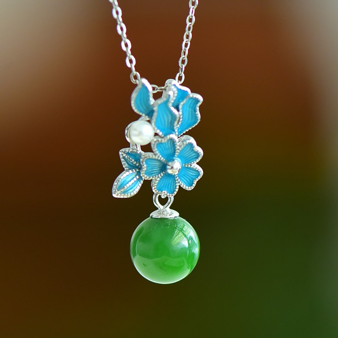 An Exquisite Sterling Silver Inlaid Jasper Pendant,Inlaid Turquoise: An Exquisite Sterling Silver Inlaid Jasper Pendant,Inlaid Turquoise 纯银镶碧玉吊坠，嵌绿松石