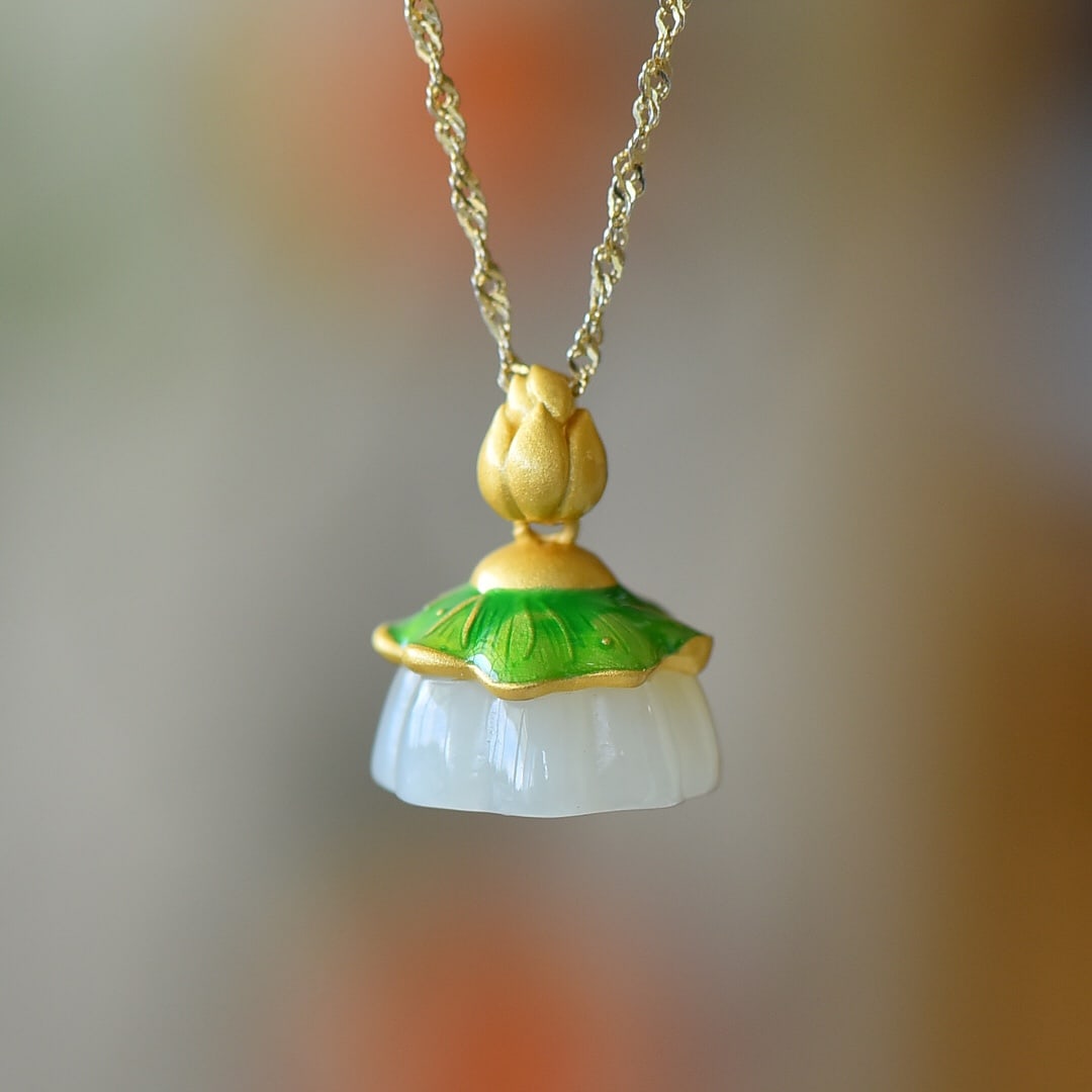 An Exquisite Sterling Silver-Gold Plated Inlaid White Jade Enamel Pendant: An Exquisite Sterling Silver-Gold Plated Inlaid White Jade Enamel Pendant,Size:14mmx14mm 纯银镀金镶白玉珐琅吊坠