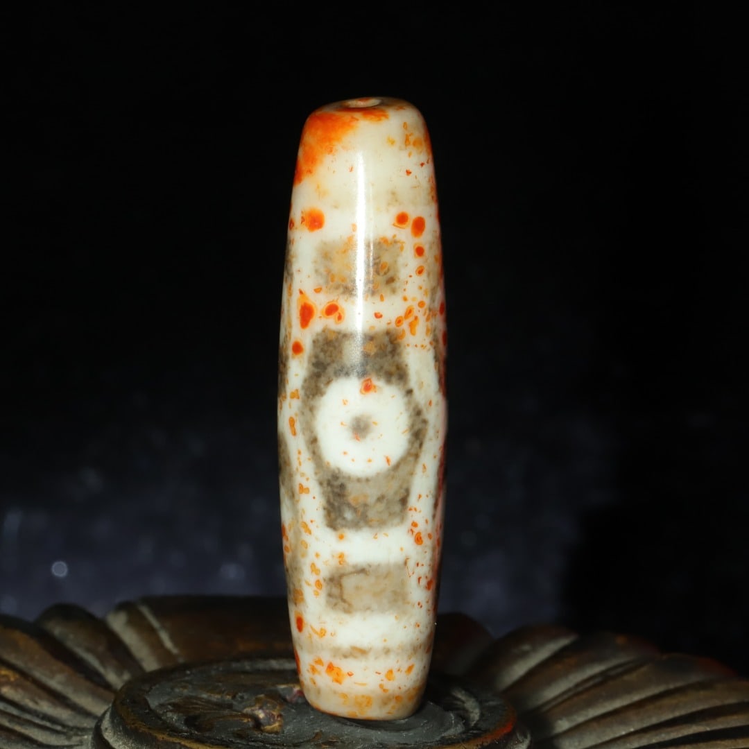 An Exquisite Six Eyes Dzi Bead Pendant: An Exquisite Six Eyes Dzi Bead Pendant，Size：48mmx13mm，Weight：13g 六眼天珠挂件