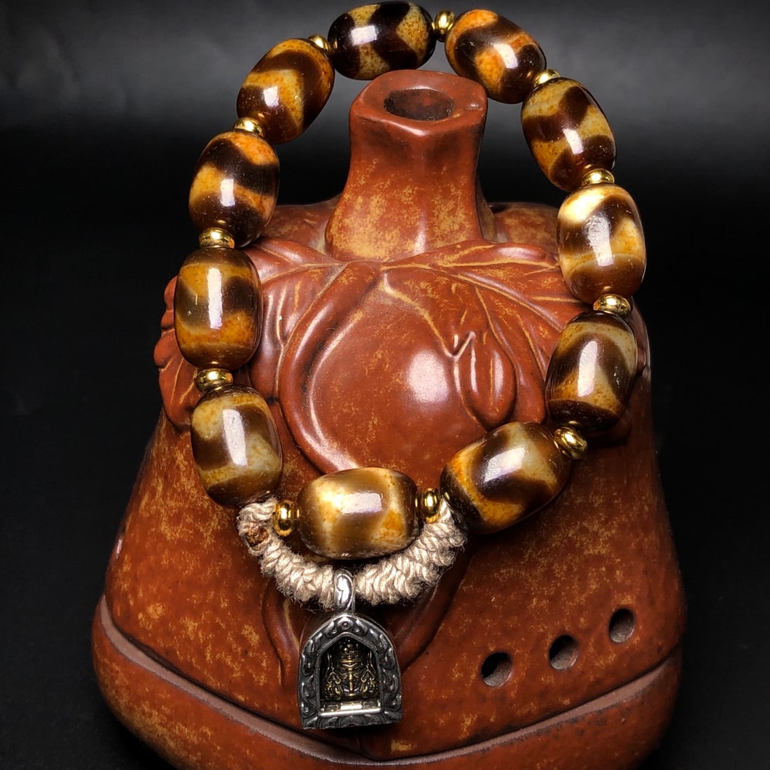 An Exquisite Dzi Bead Bracelets - 2