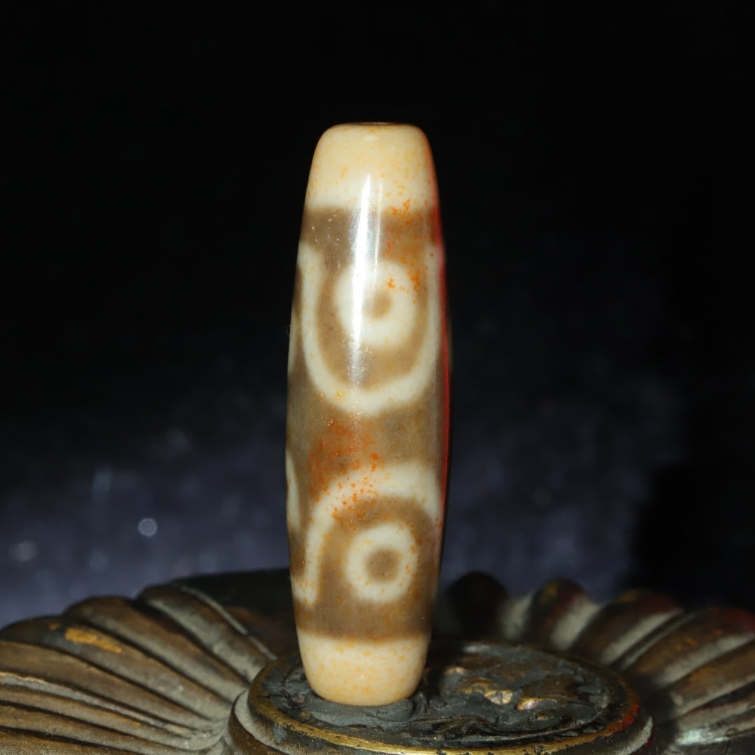 An Exquisite Seven Eyes Dzi Bead Pendant: An Exquisite Seven Eyes Dzi Bead Pendant，Size：45mmx13mm，Weight：13g 七眼天珠挂件