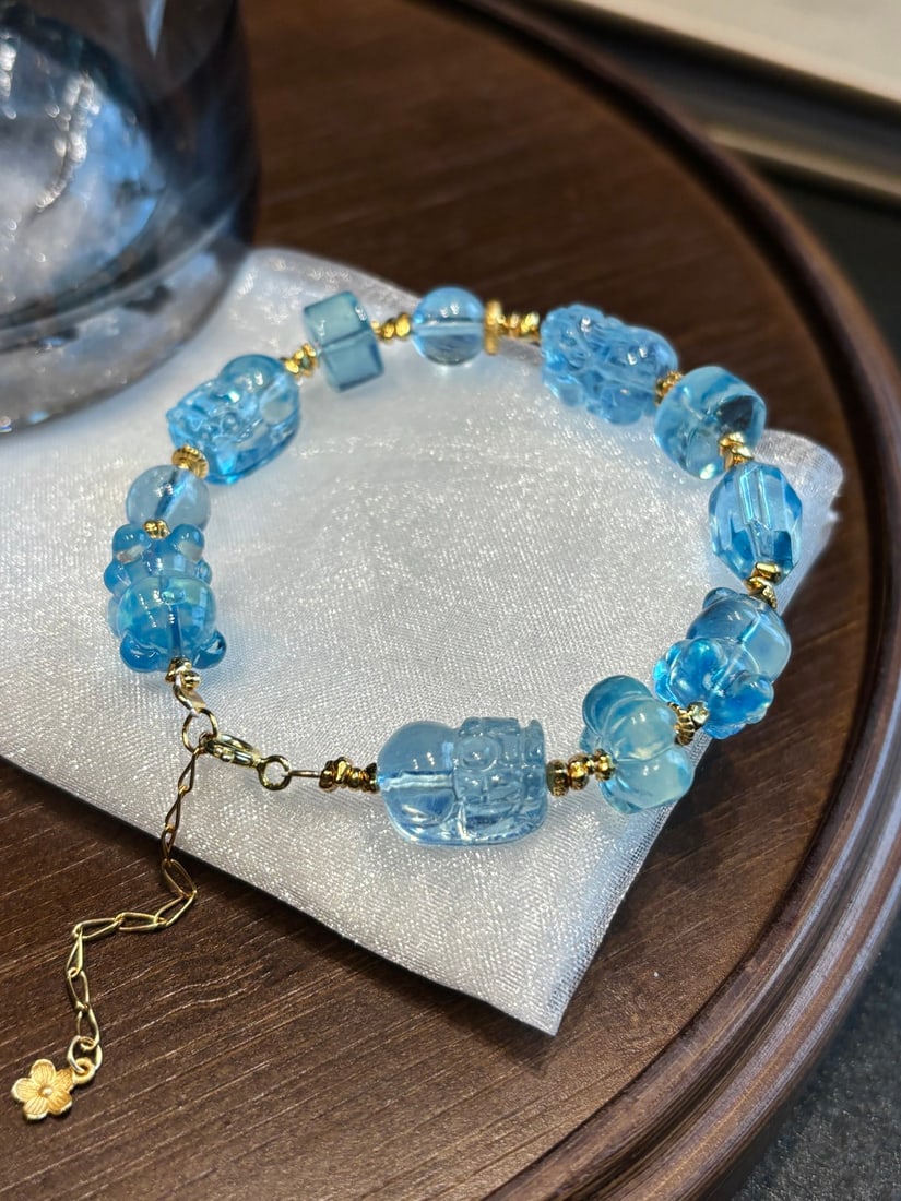 An Exquisite Aquamarine Bracelets: An Exquisite Aquamarine Bracelets,Size:9mm,Weight:20g 海蓝宝手串