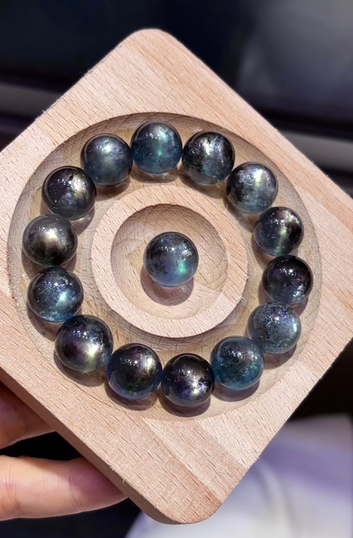 An Exquisite Aquamarine Bracelets (1 of 6)