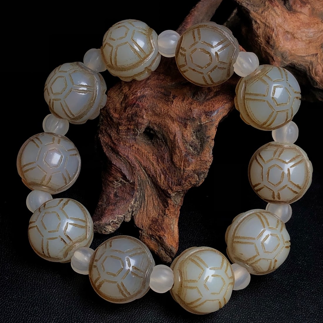 An Exquisite Agate Bracelets: An Exquisite Agate Bracelets,Size:19mm 玛瑙手串
