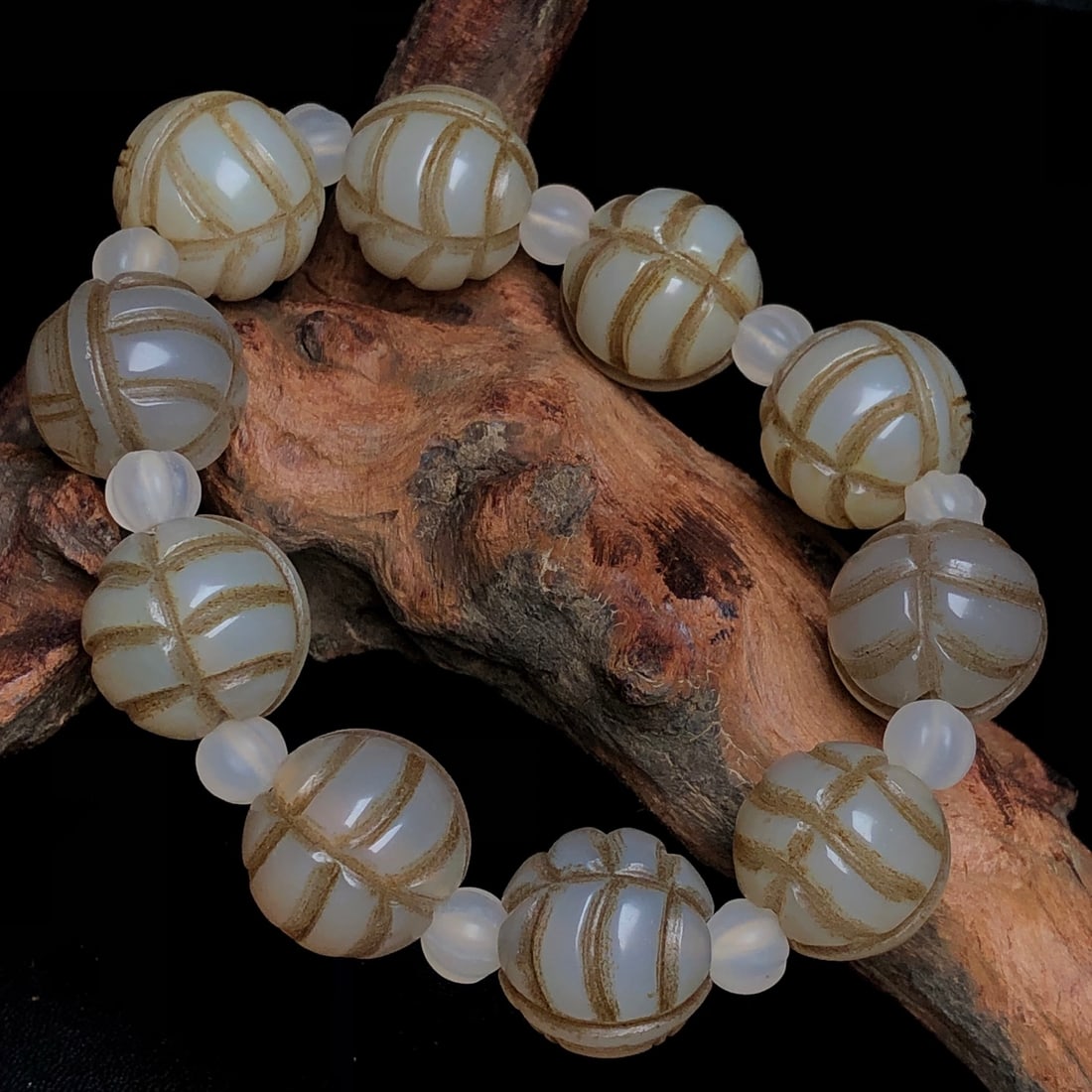 An Exquisite Agate Bracelets - 6
