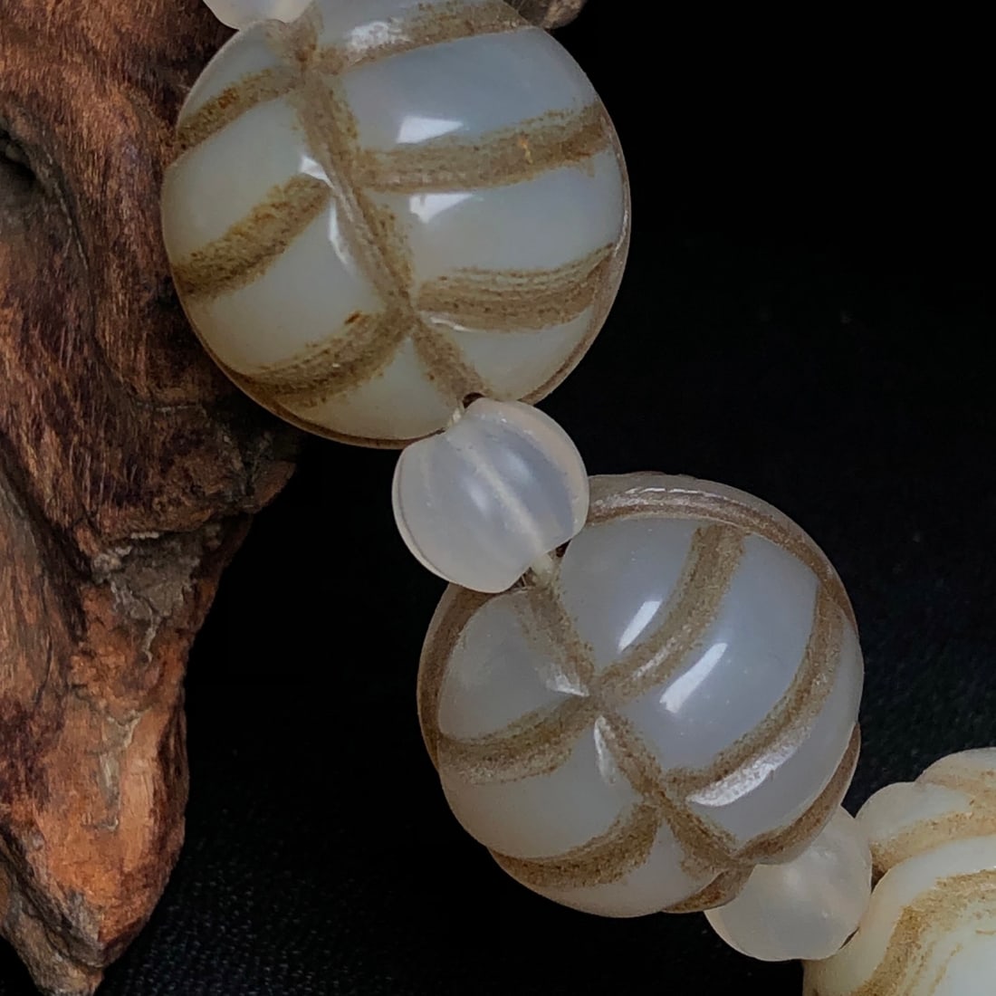 An Exquisite Agate Bracelets - 8