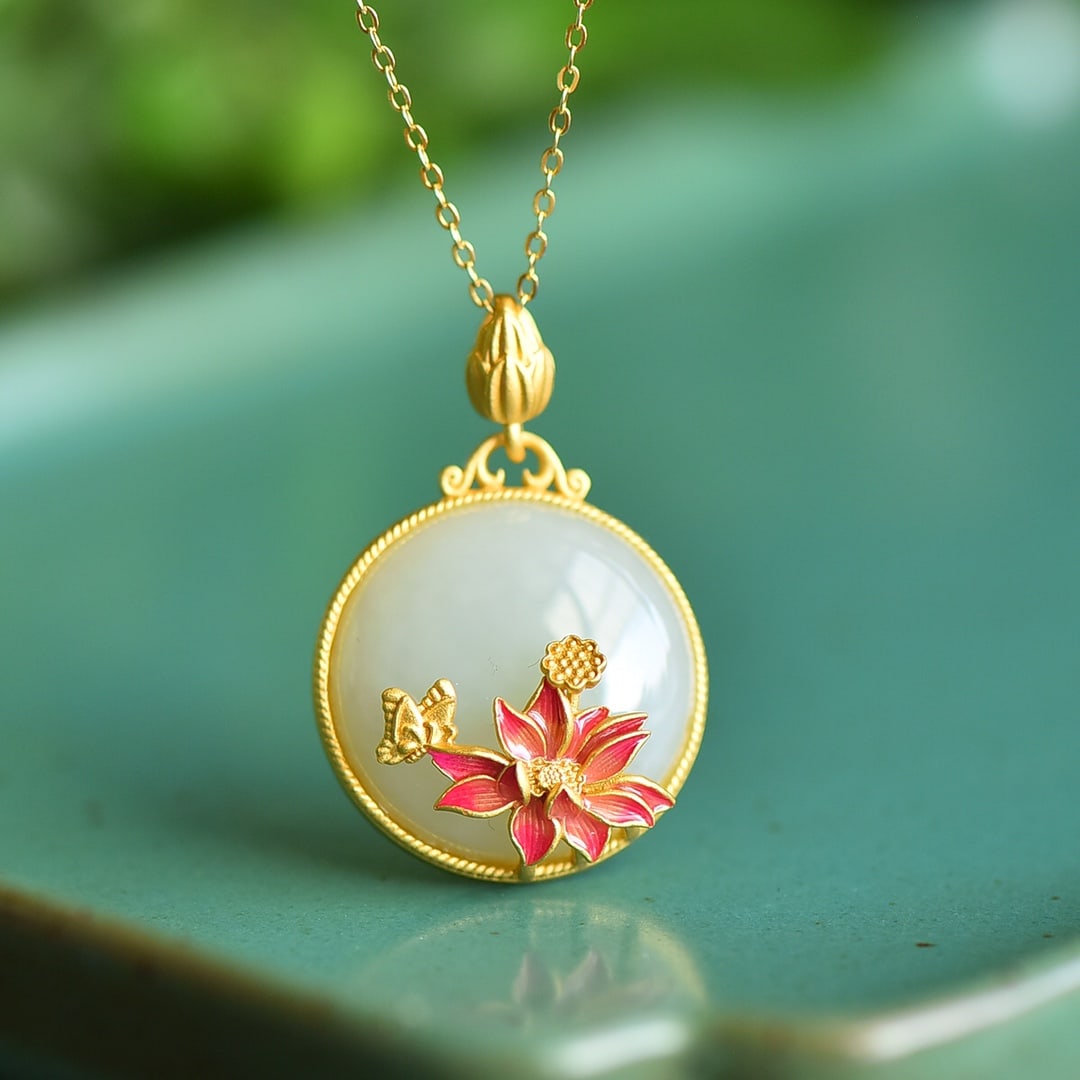 An Exquisite Sterling Silver-Gold Plated Inlaid White Jade Pendant: An Exquisite Sterling Silver-Gold Plated Inlaid White Jade Pendant 纯银镀金镶白玉吊坠