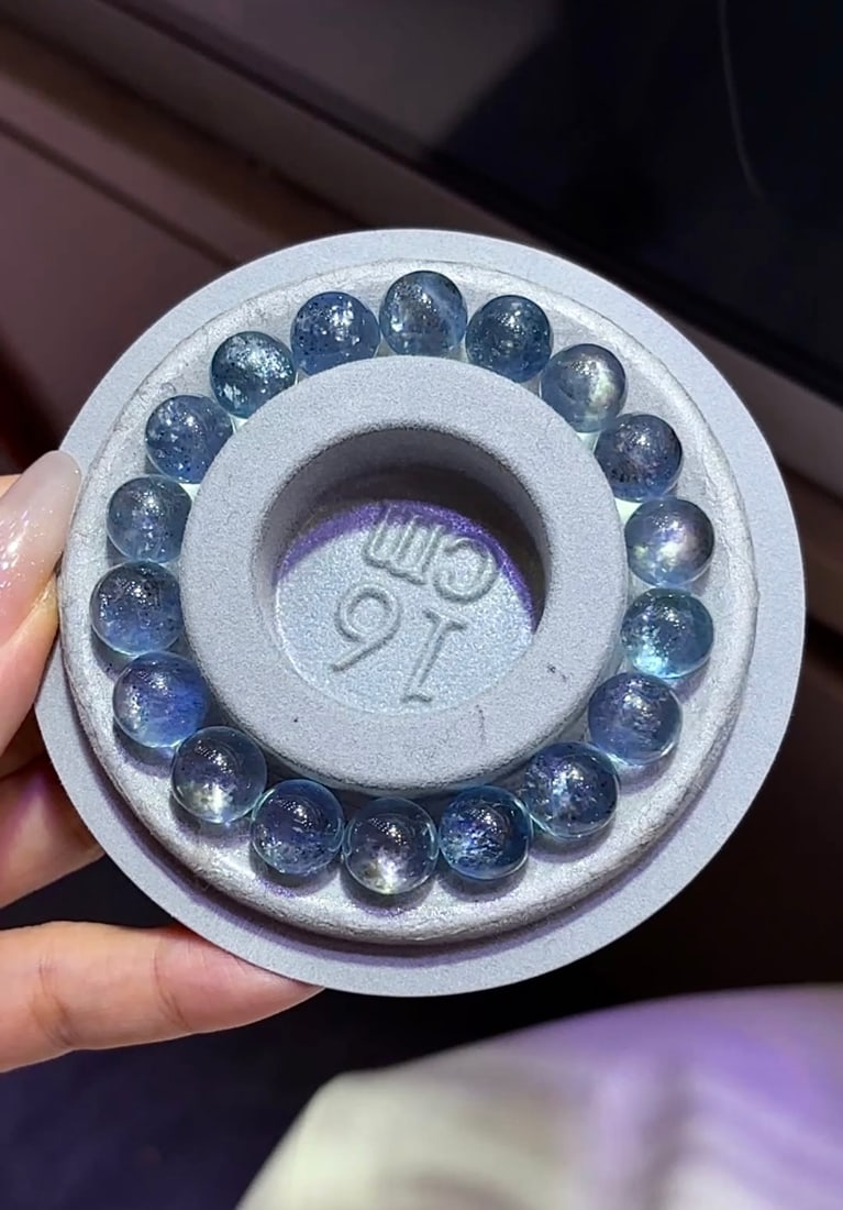 An Exquisite Aquamarine Bracelets: An Exquisite Aquamarine Bracelets,Size:11mm,Weight:31.8g 海蓝宝手串