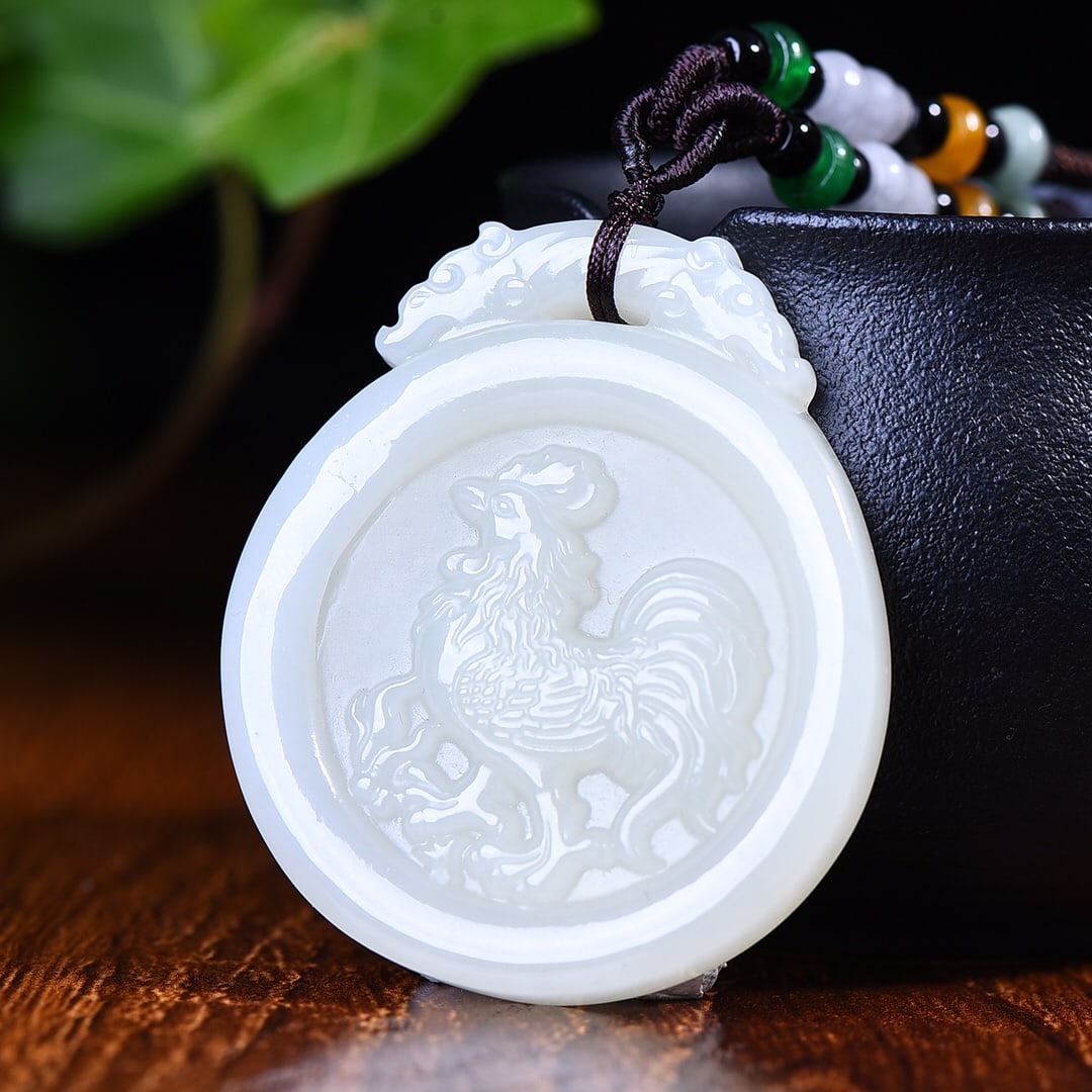 An Exquisite White Jade Rooster Pattern Pendant - 2