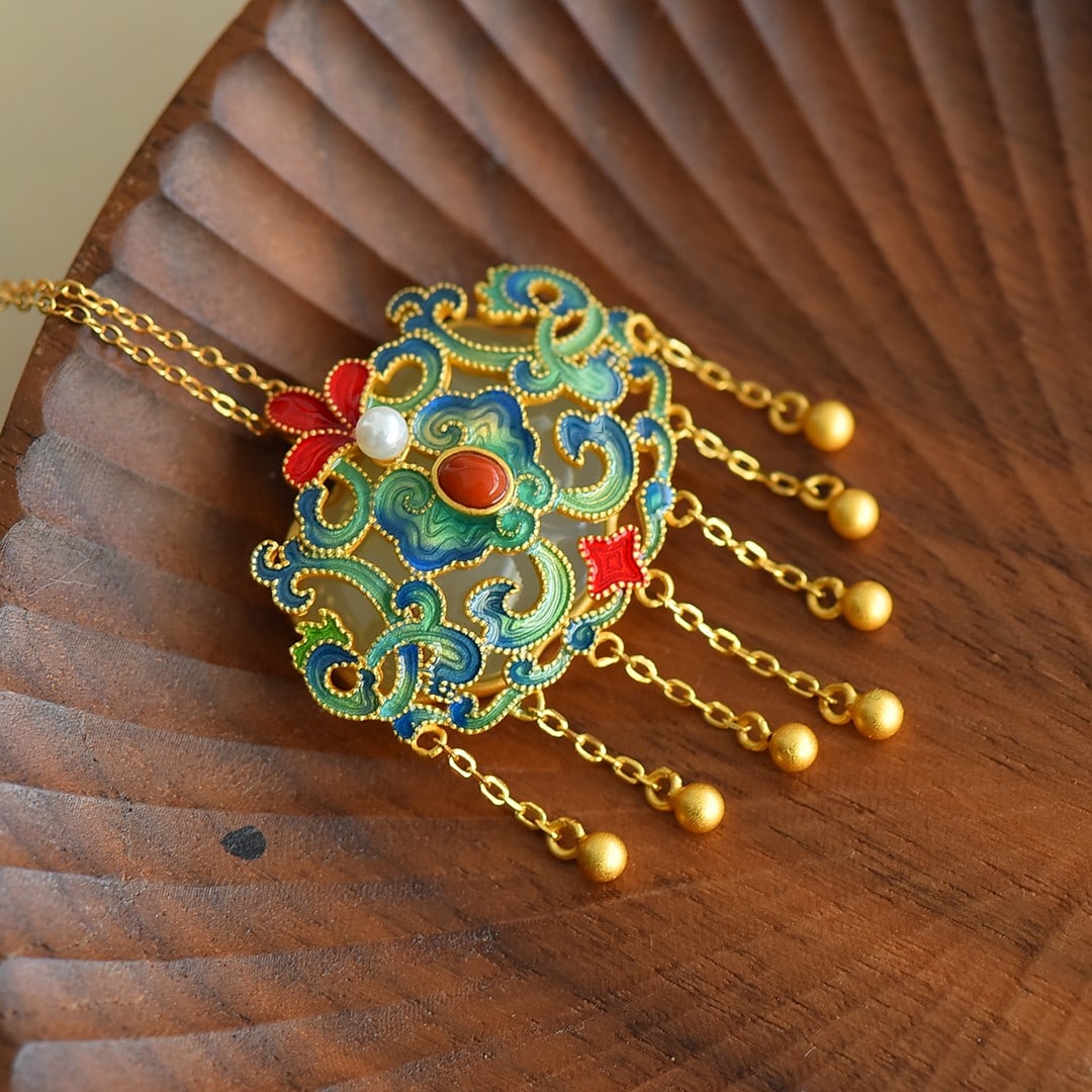 An Exquisite Sterling Silver-Gold Plated Inlaid White Jade Pendant: An Exquisite Sterling Silver-Gold Plated Inlaid White Jade Pendant 纯银镀金镶白玉吊坠