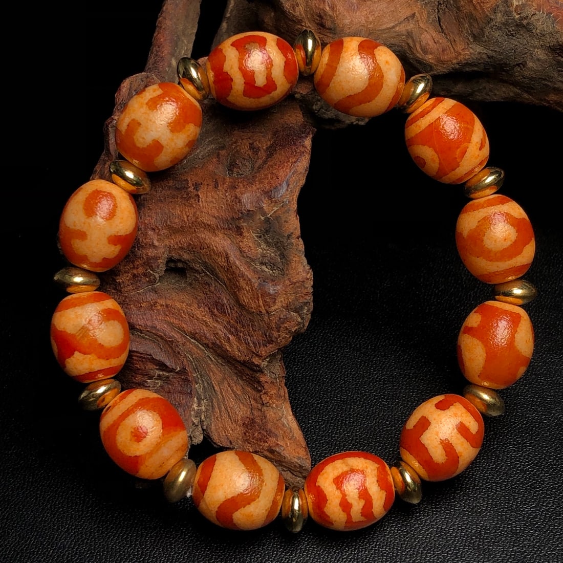 An Exquisite Dzi Bead Bracelets (1 of 9)