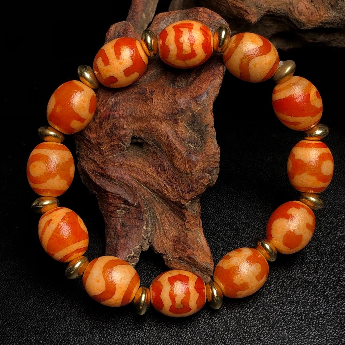 An Exquisite Dzi Bead Bracelets - 3