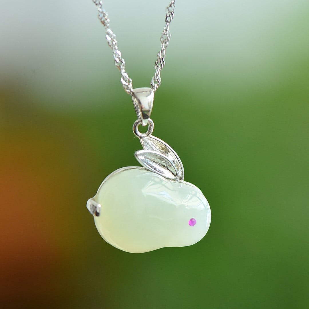 An Exquisite Sterling Silver Inlaid White Jade Pendant: An Exquisite Sterling Silver Inlaid White Jade Pendant,Size:13mmx18mm 纯银镶白玉吊坠