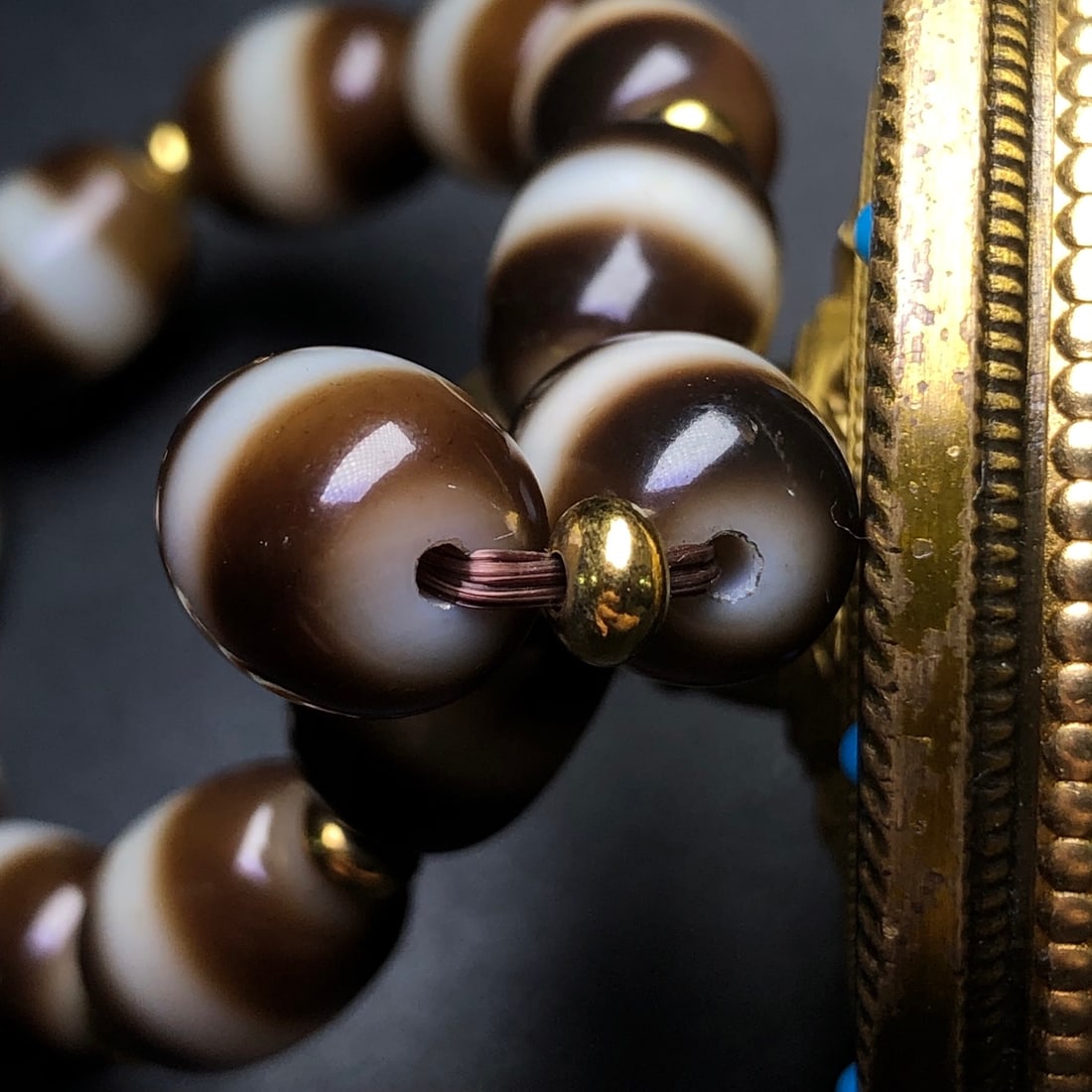 An Exquisite Agate Bracelets - 9