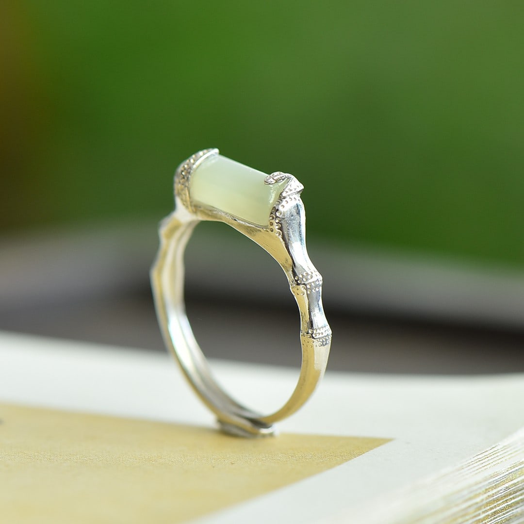 An Exquisite Sterling Silver Inlaid White Jade Ring: An Exquisite Sterling Silver Inlaid White Jade Ring,Size:5mmx12mm 纯银镶白玉戒指