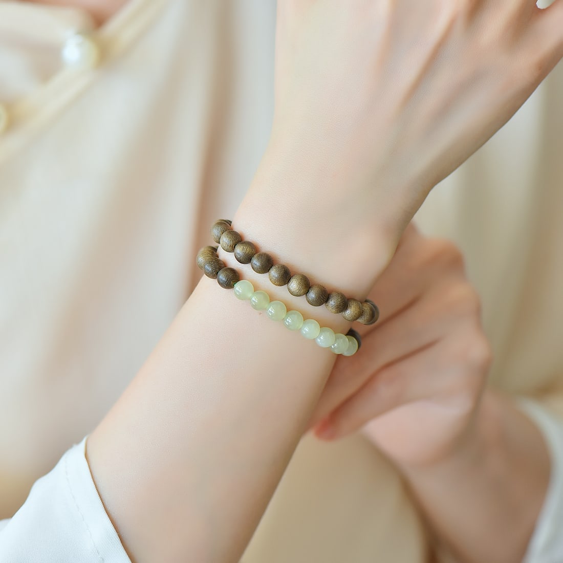 An Exquisite Greenish Jade Eaglewood Bracelets: An Exquisite Greenish Jade Eaglewood Bracelets,Size:6mm 青白玉沉香木手串