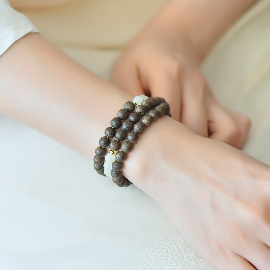 An Exquisite Greenish Jade Eaglewood Bracelets: An Exquisite Greenish Jade Eaglewood Bracelets,Size:6mm 青白玉沉香木手串