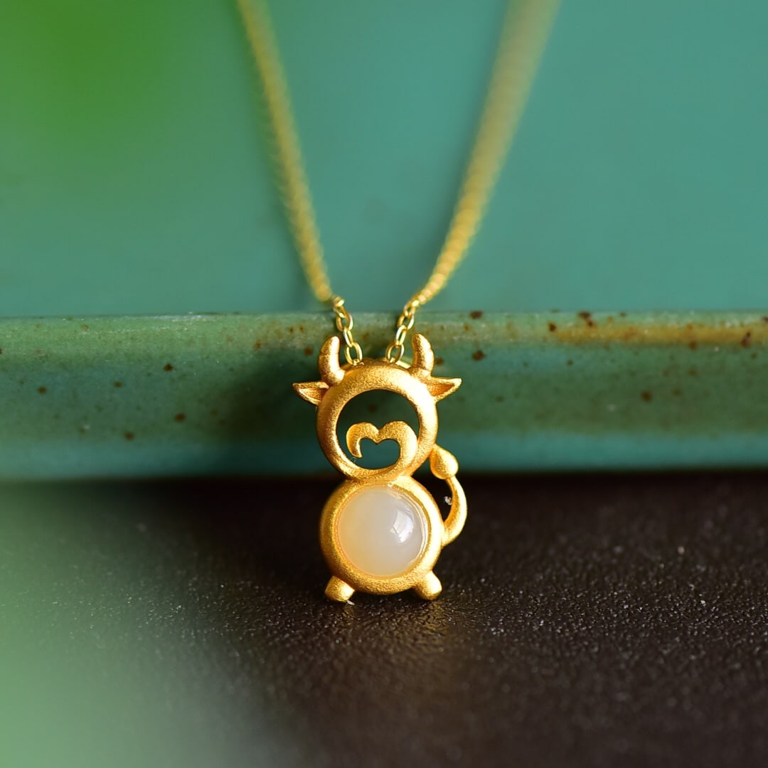 An Exquisite Sterling Silver-Gold Plated Inlaid White Jade Pendant: An Exquisite Sterling Silver-Gold Plated Inlaid White Jade Pendant 纯银镀金镶白玉吊坠