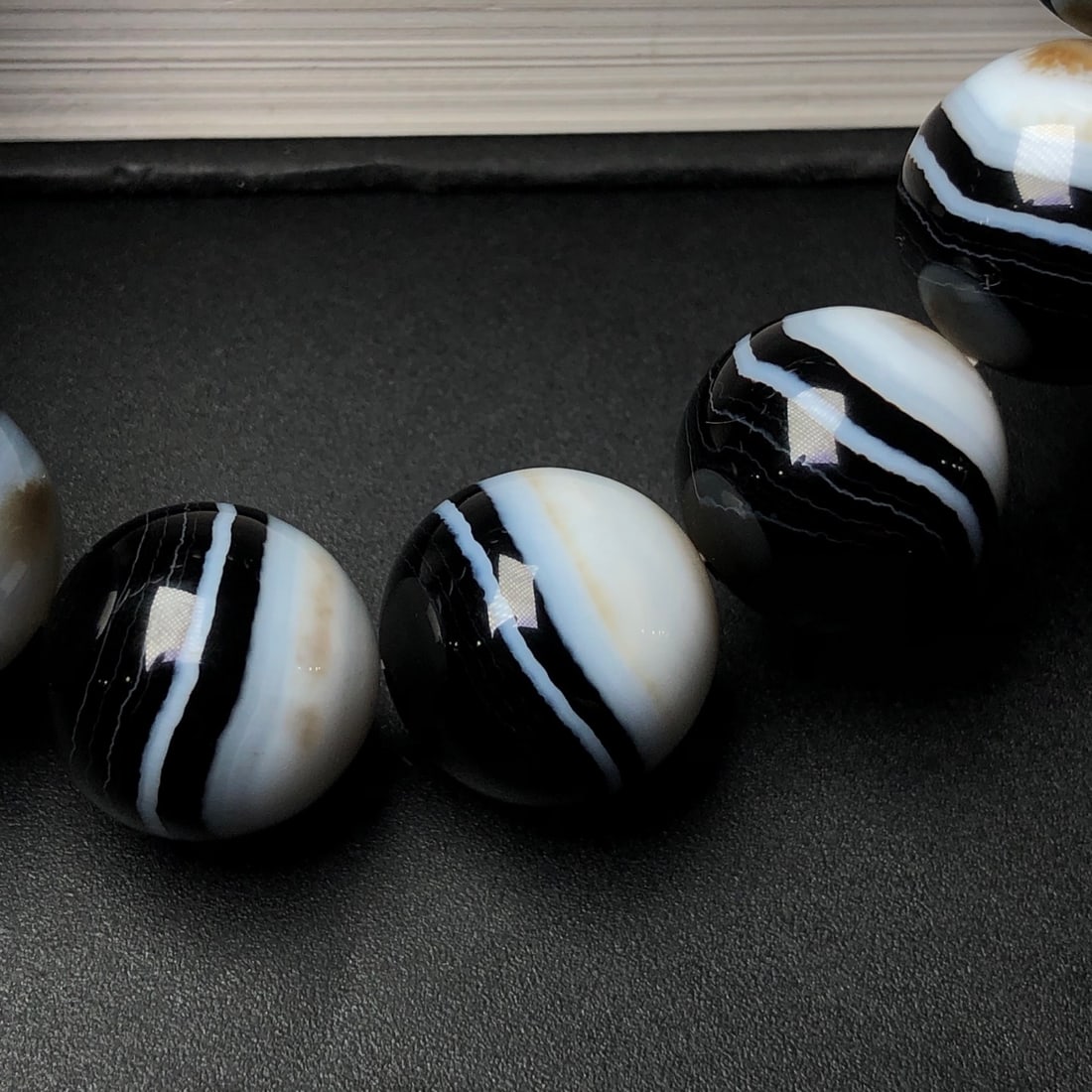 An Exquisite Agate Bracelets - 8