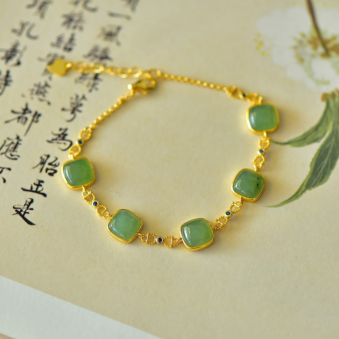 An Exquisite Sterling Silver-Gold Plated Inlaid Jasper Bracelets,Inlaid Diamond: An Exquisite Sterling Silver-Gold Plated Inlaid Jasper Bracelets,Inlaid Diamond,Size:8mmx8mm 纯银镀金镶碧玉手链,嵌钻石