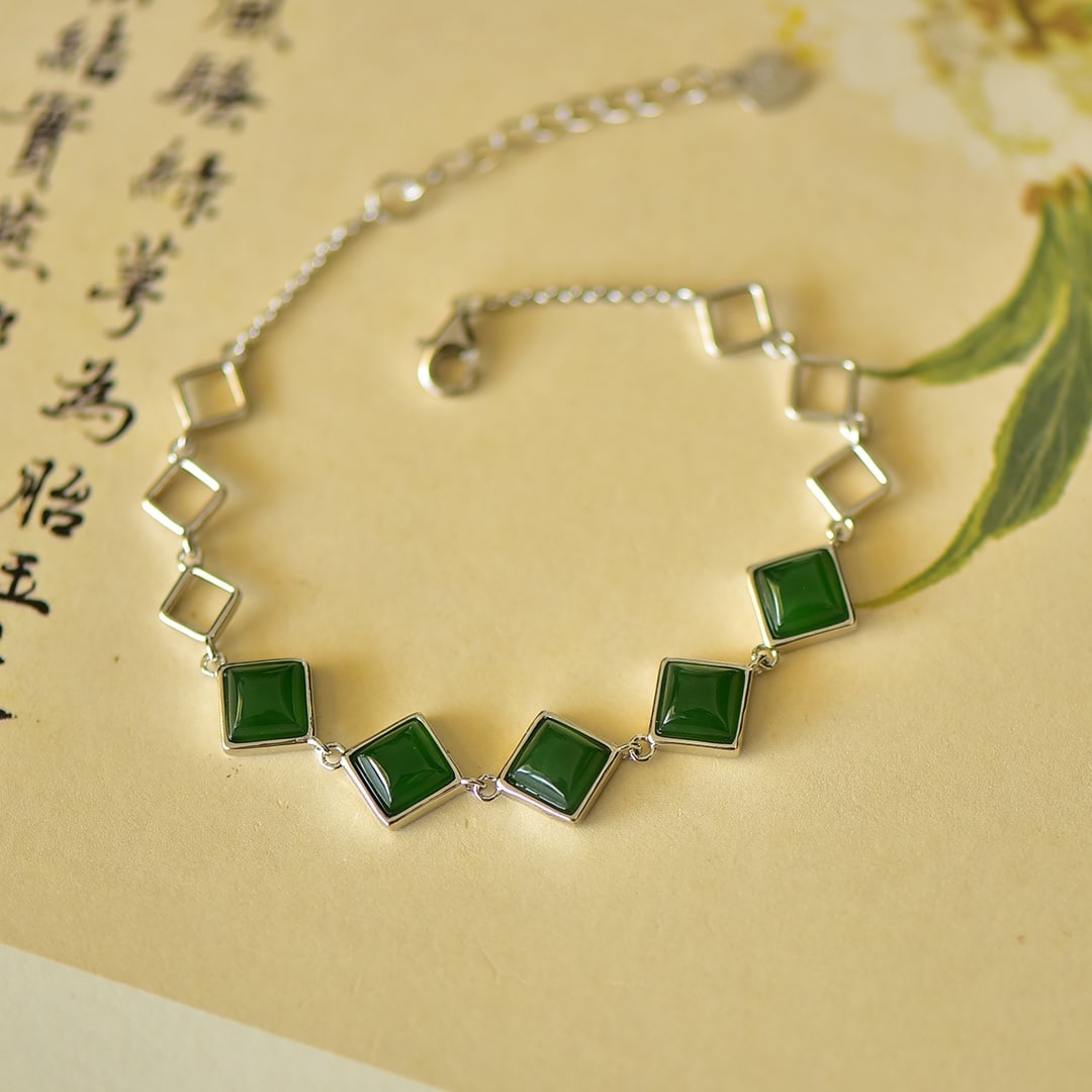 An Exquisite Sterling Silver Inlaid Jasper Bracelets: An Exquisite Sterling Silver Inlaid Jasper Bracelets,Size:6mmx6mm 纯银镶碧玉手链