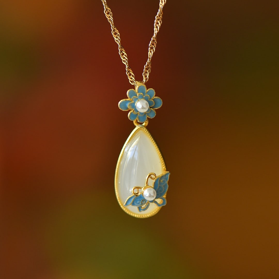 An Exquisite Sterling Silver-Gold Plated Inlaid White Jade Pendant,Inlaid Pearl: An Exquisite Sterling Silver-Gold Plated Inlaid White Jade Pendant,Inlaid Pearl,Size:8mmx16mm 纯银镀金镶白玉吊坠,嵌珍珠