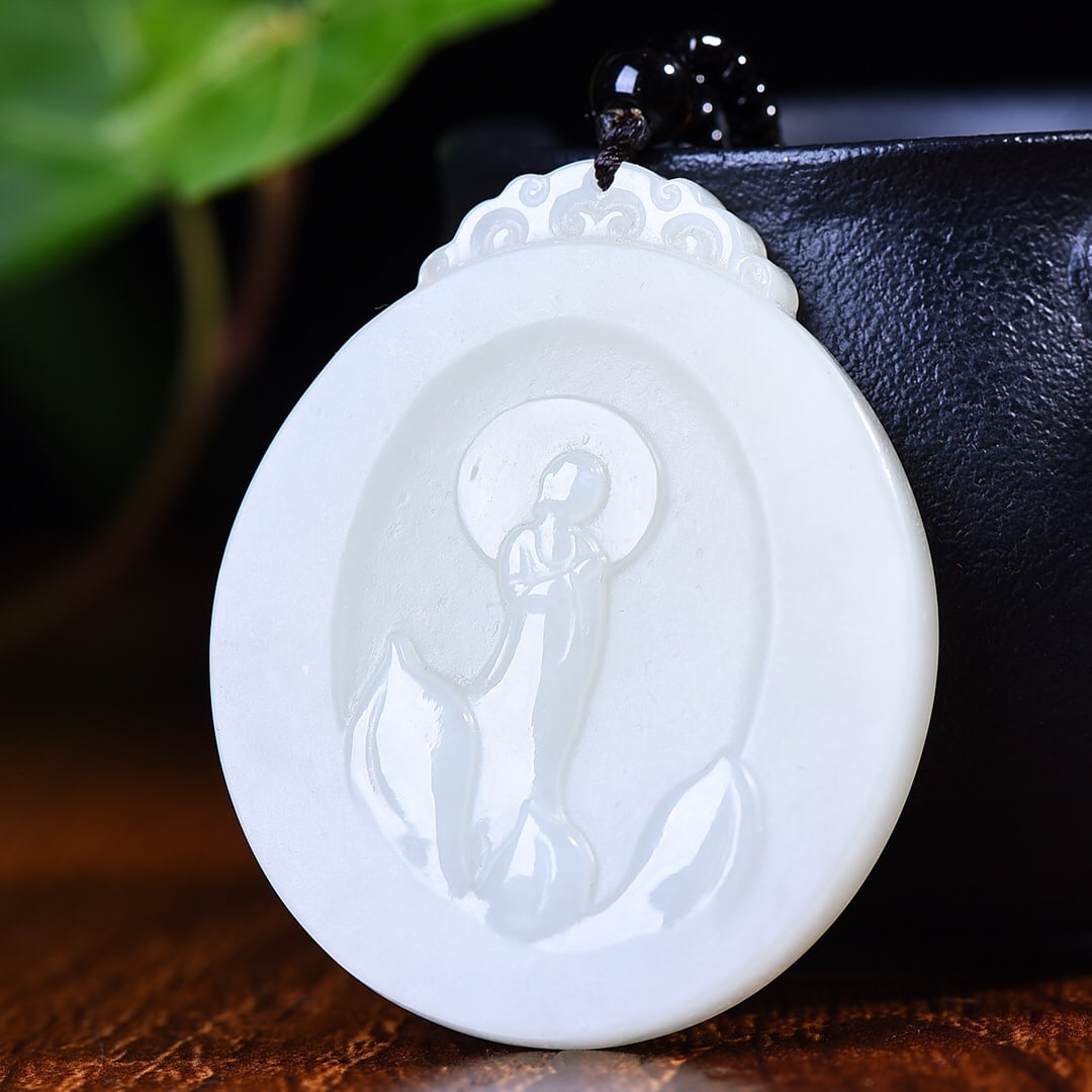 An Exquisite White Jade Buddha Pattern Pendant - 2