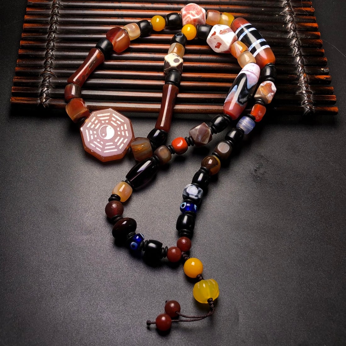 An Exquisite Agate Necklace - 4