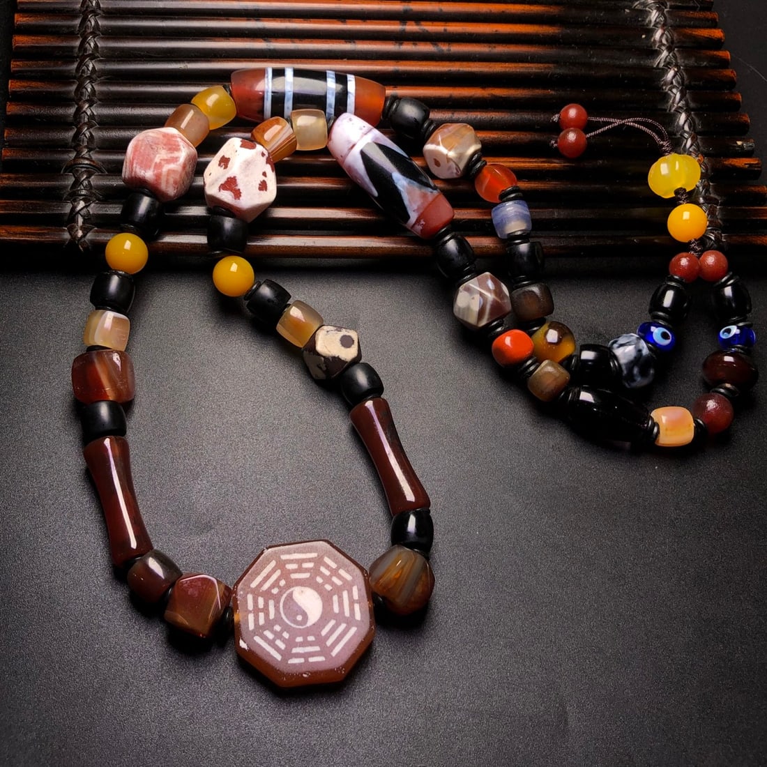 An Exquisite Agate Necklace - 5