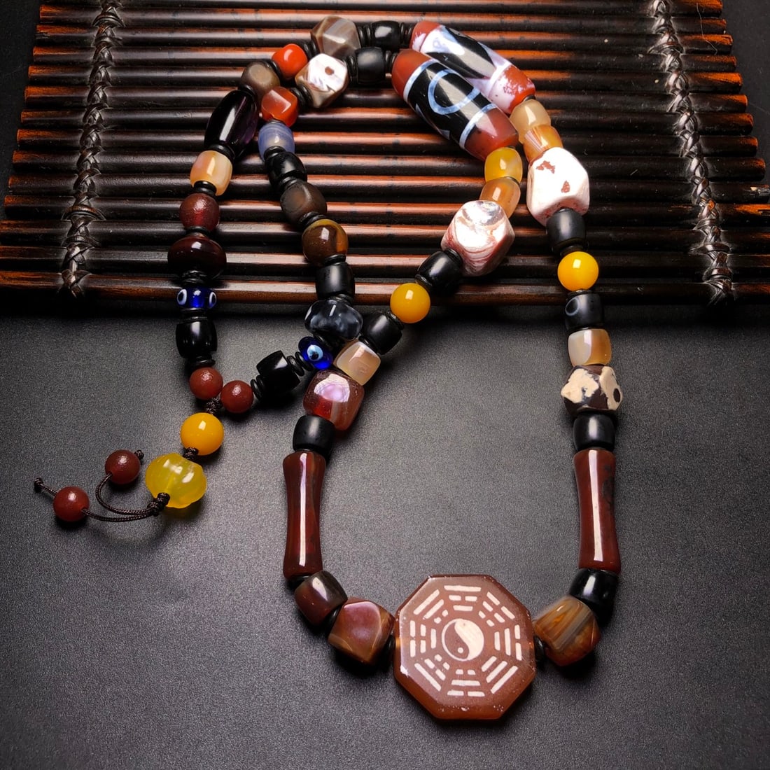 An Exquisite Agate Necklace - 6